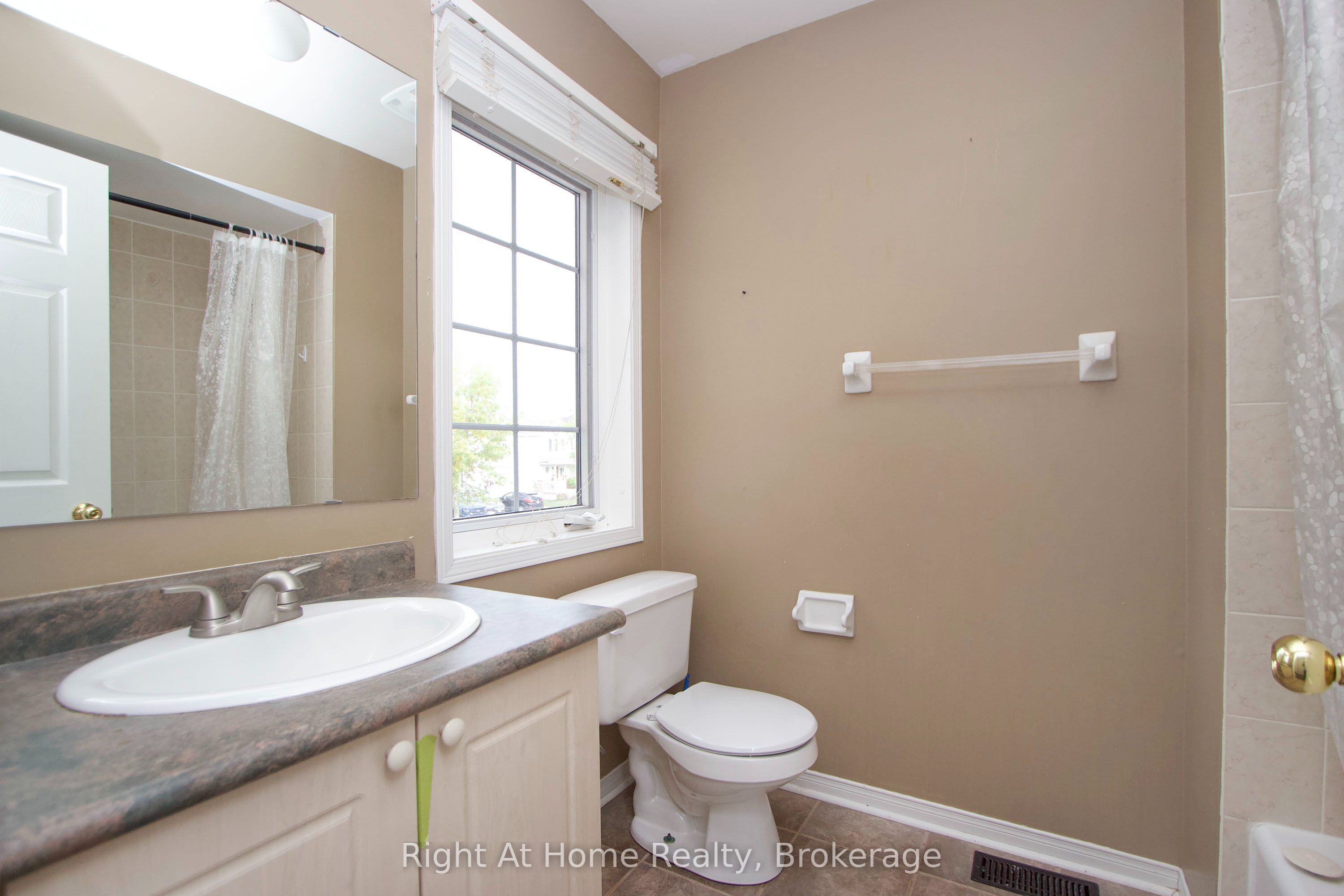 75 Millburn Drive Upper Unit Property Photo 23