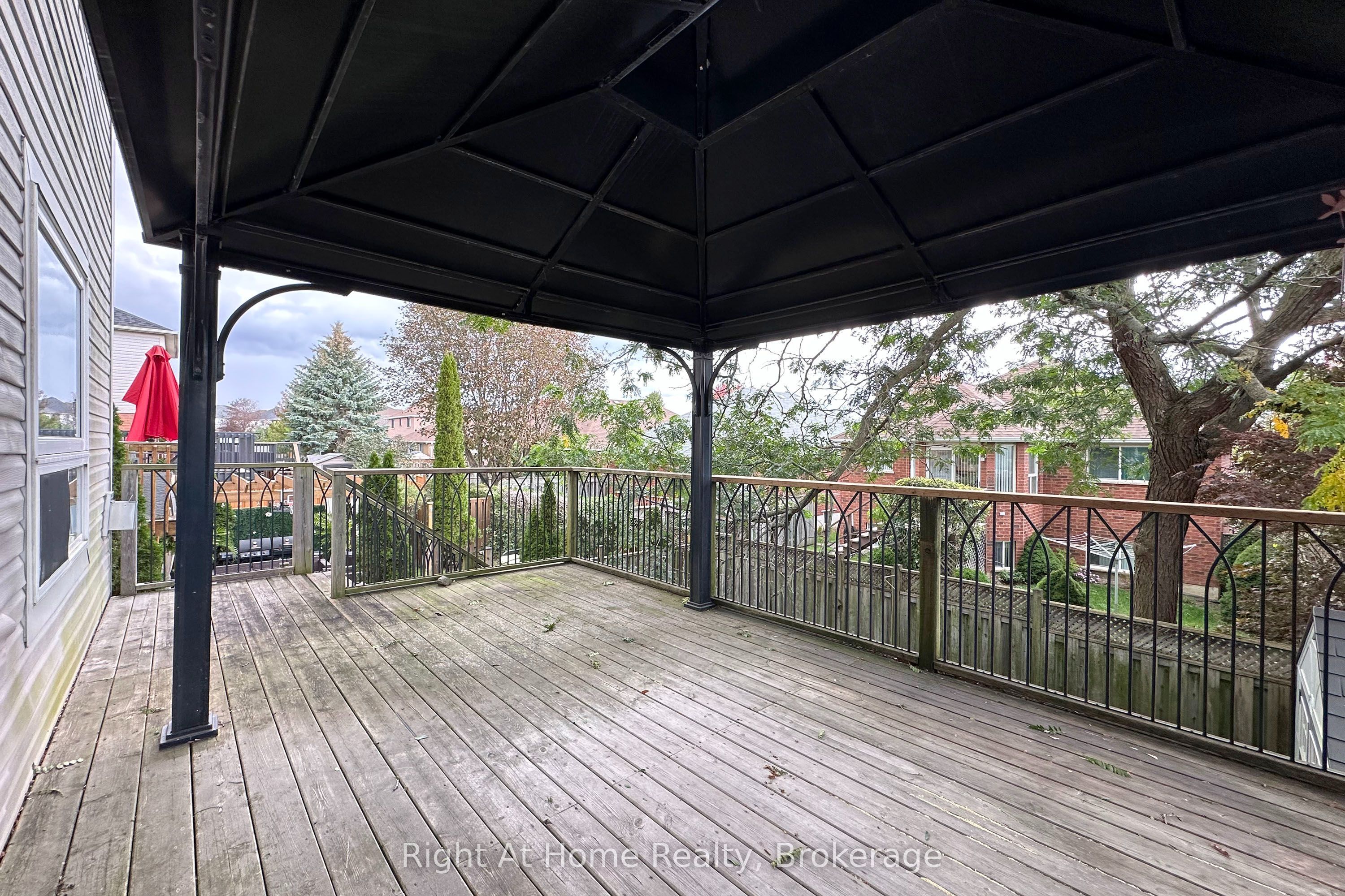 75 Millburn Drive Upper Unit Property Photo 26