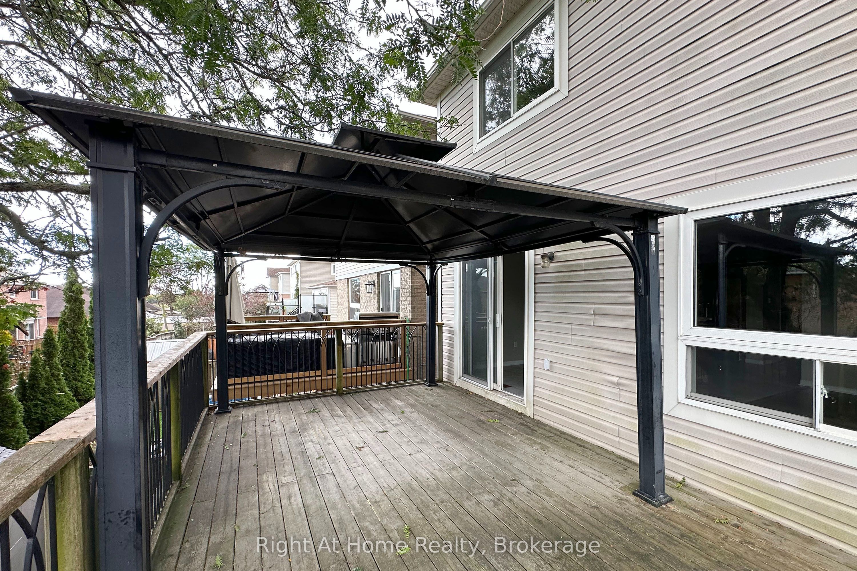 75 Millburn Drive Upper Unit Property Photo 27