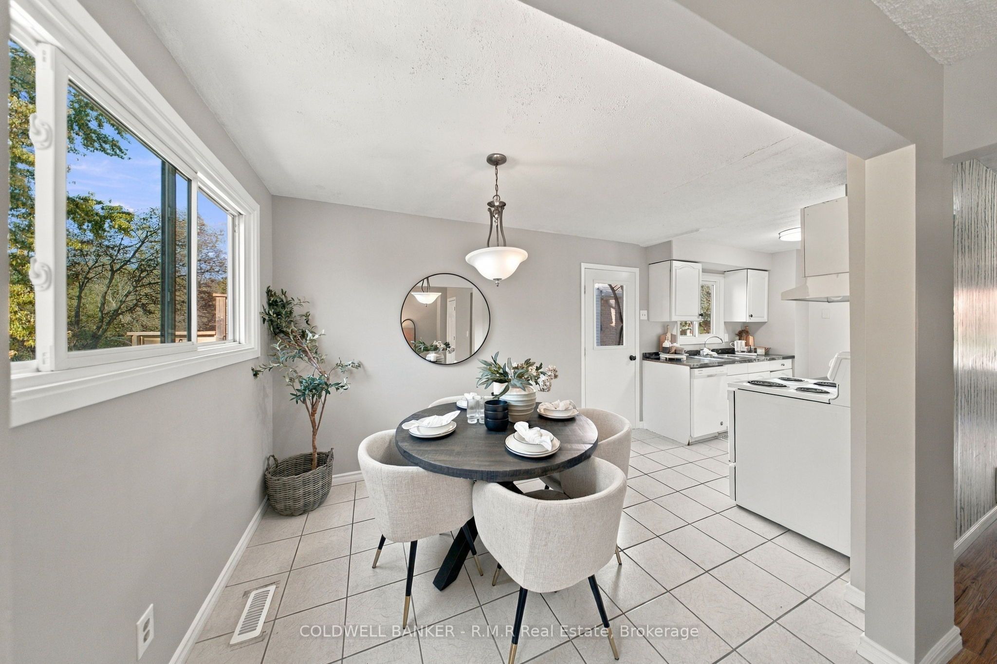 152 Londonderry Street Property Photo 13