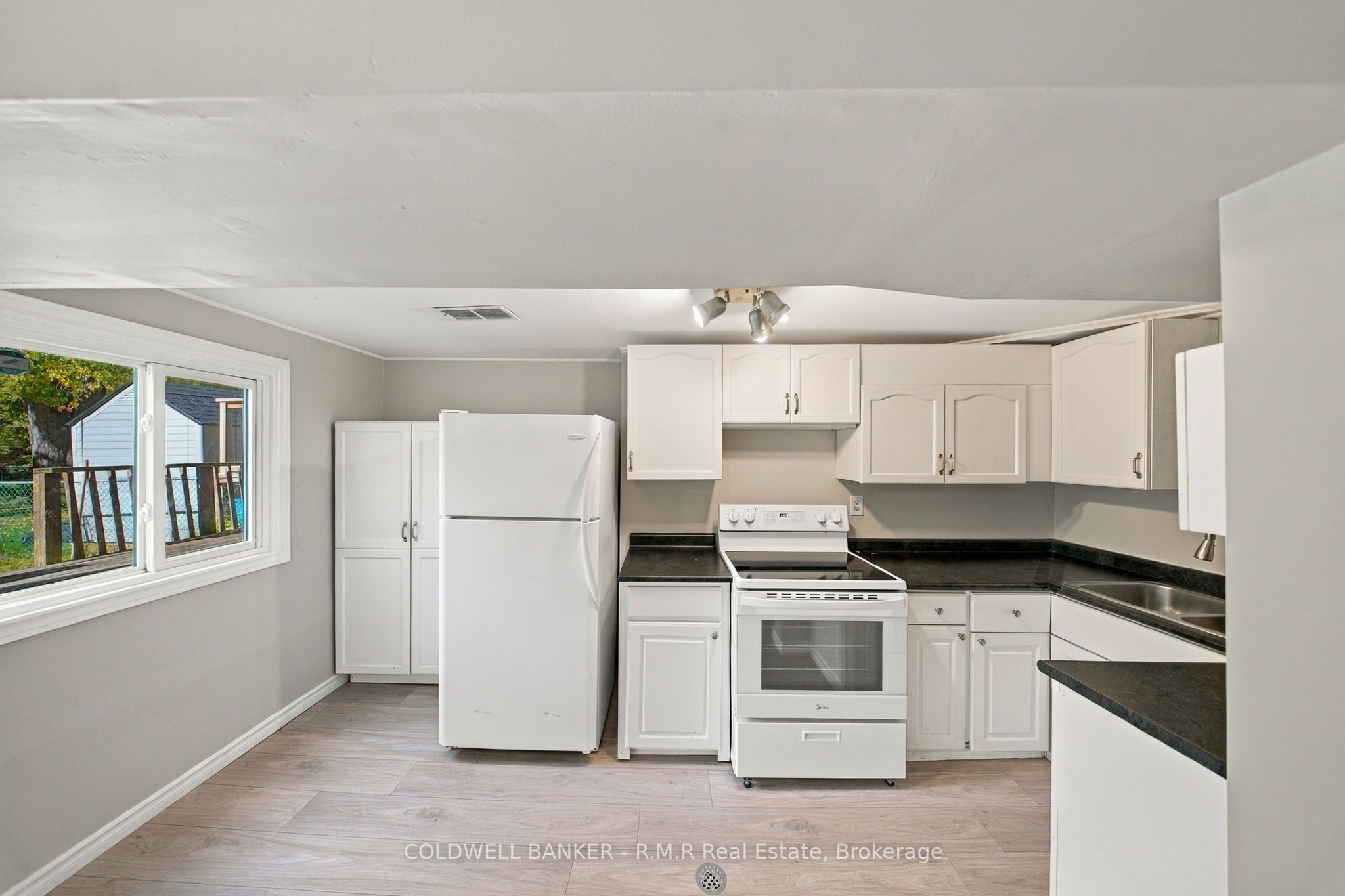 152 Londonderry Street Property Photo 32