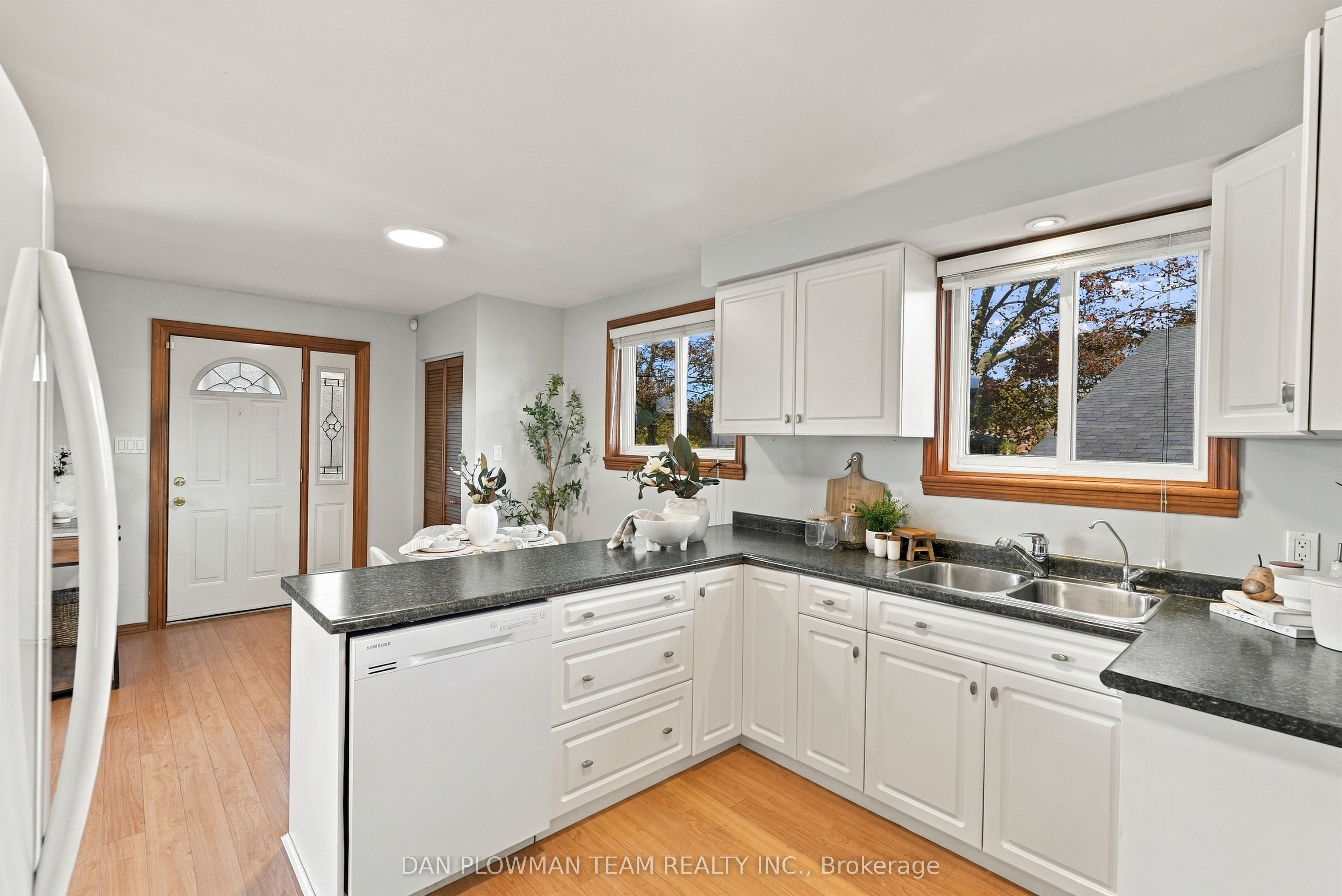 229 Phillip Murray Avenue Property Photo 12