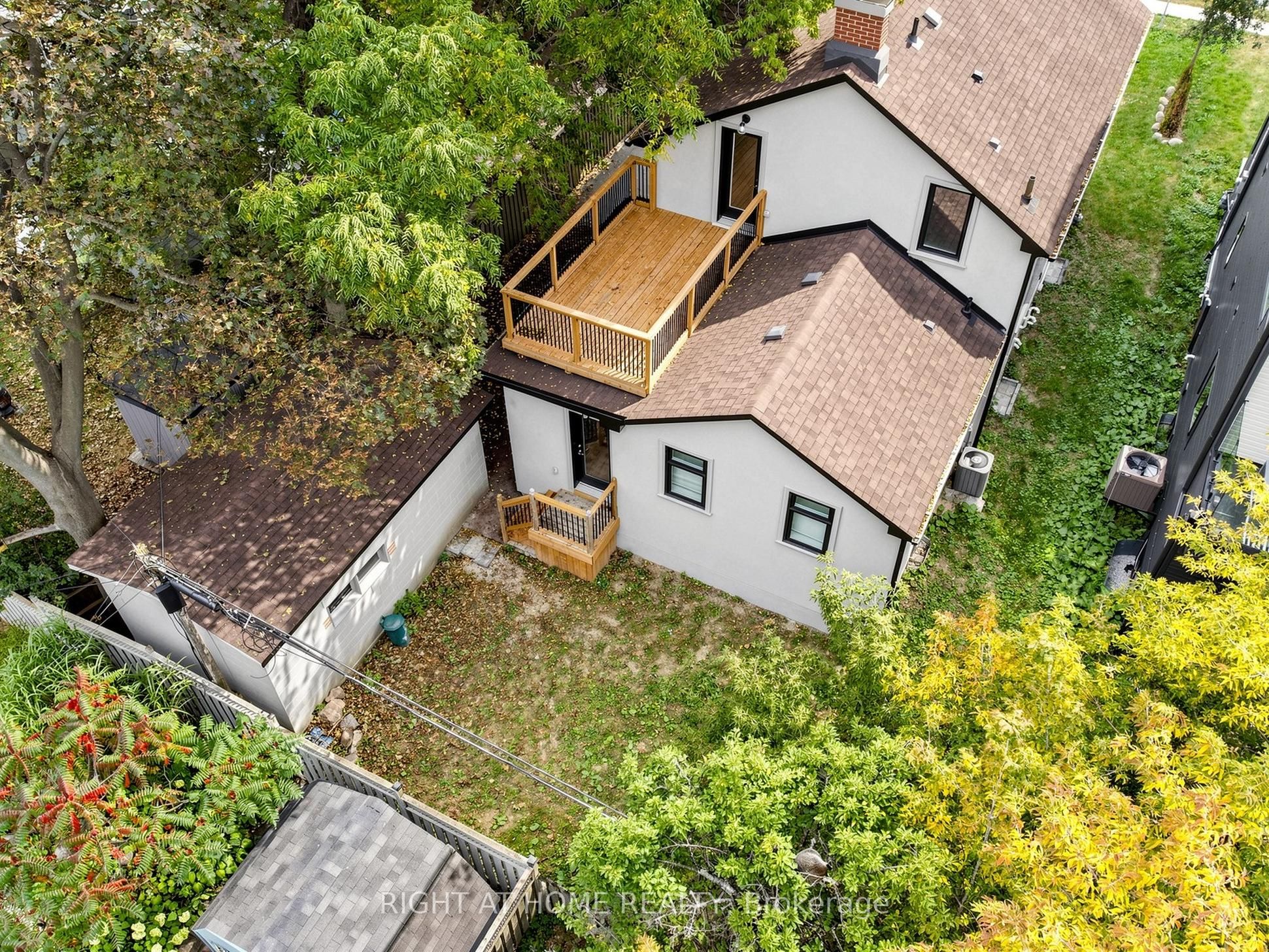 97 Park Road N Property Photo 3