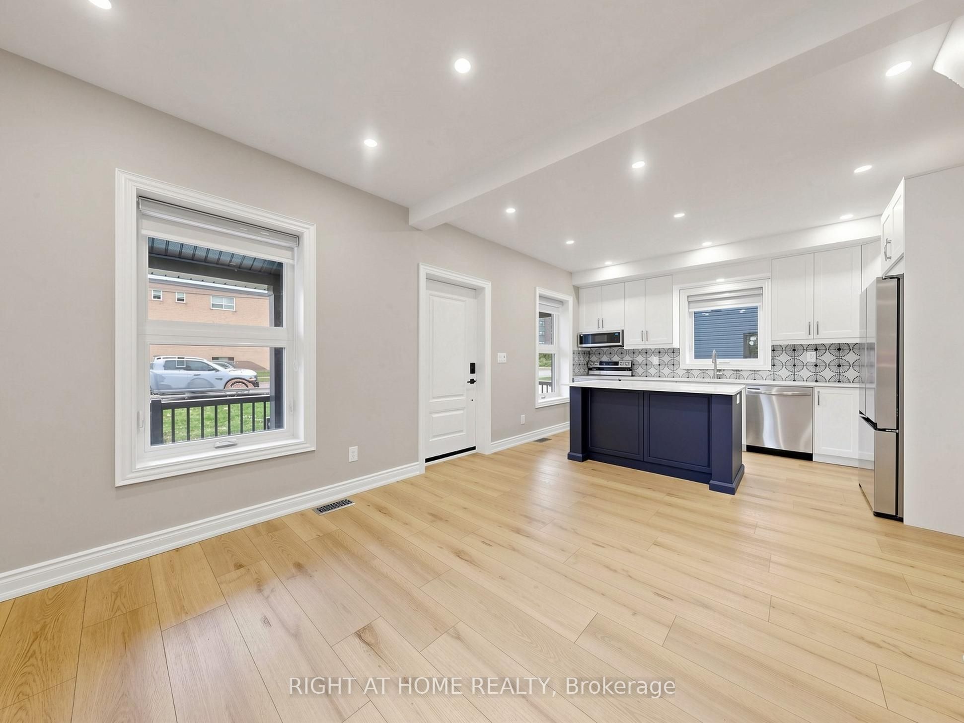 97 Park Road N Property Photo 6