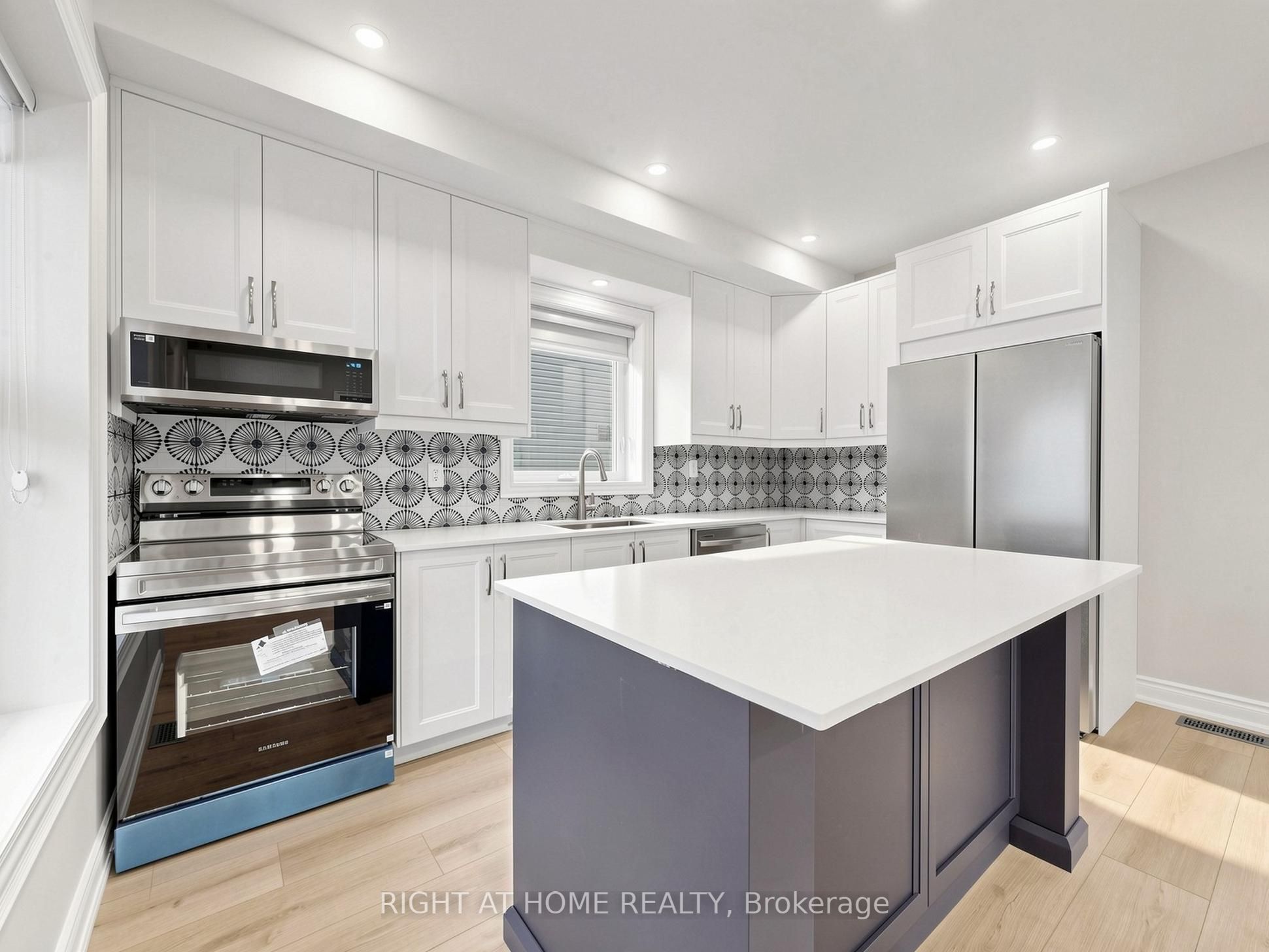 97 Park Road N Property Photo 7