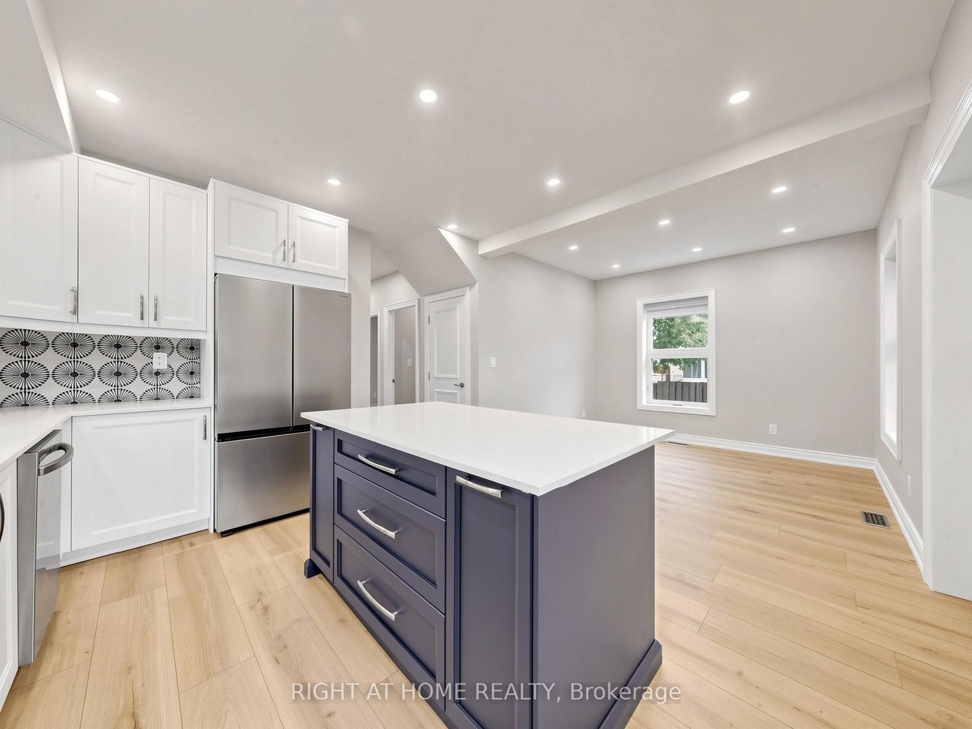 97 Park Road N Property Photo 8