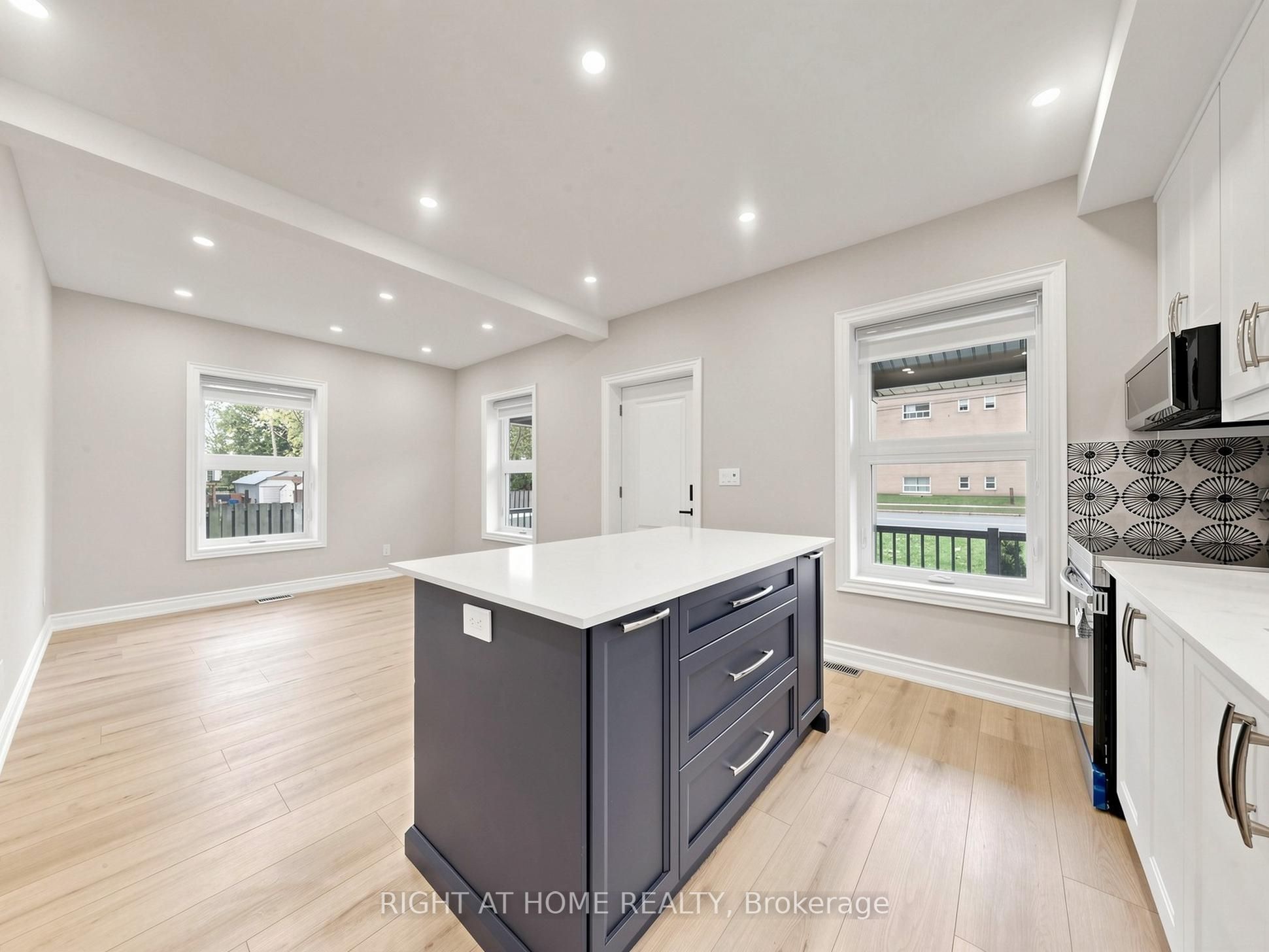 97 Park Road N Property Photo 9
