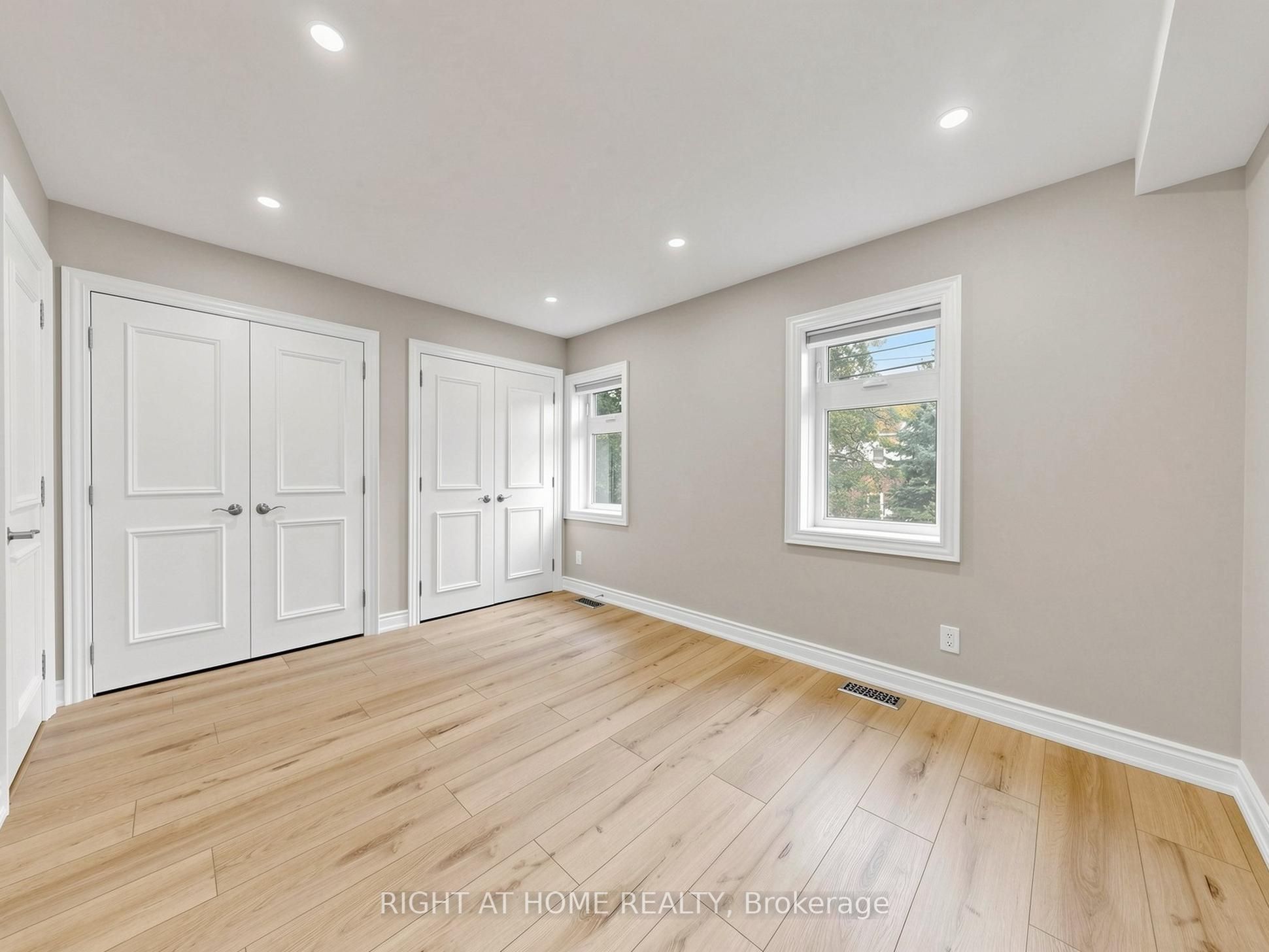 97 Park Road N Property Photo 10