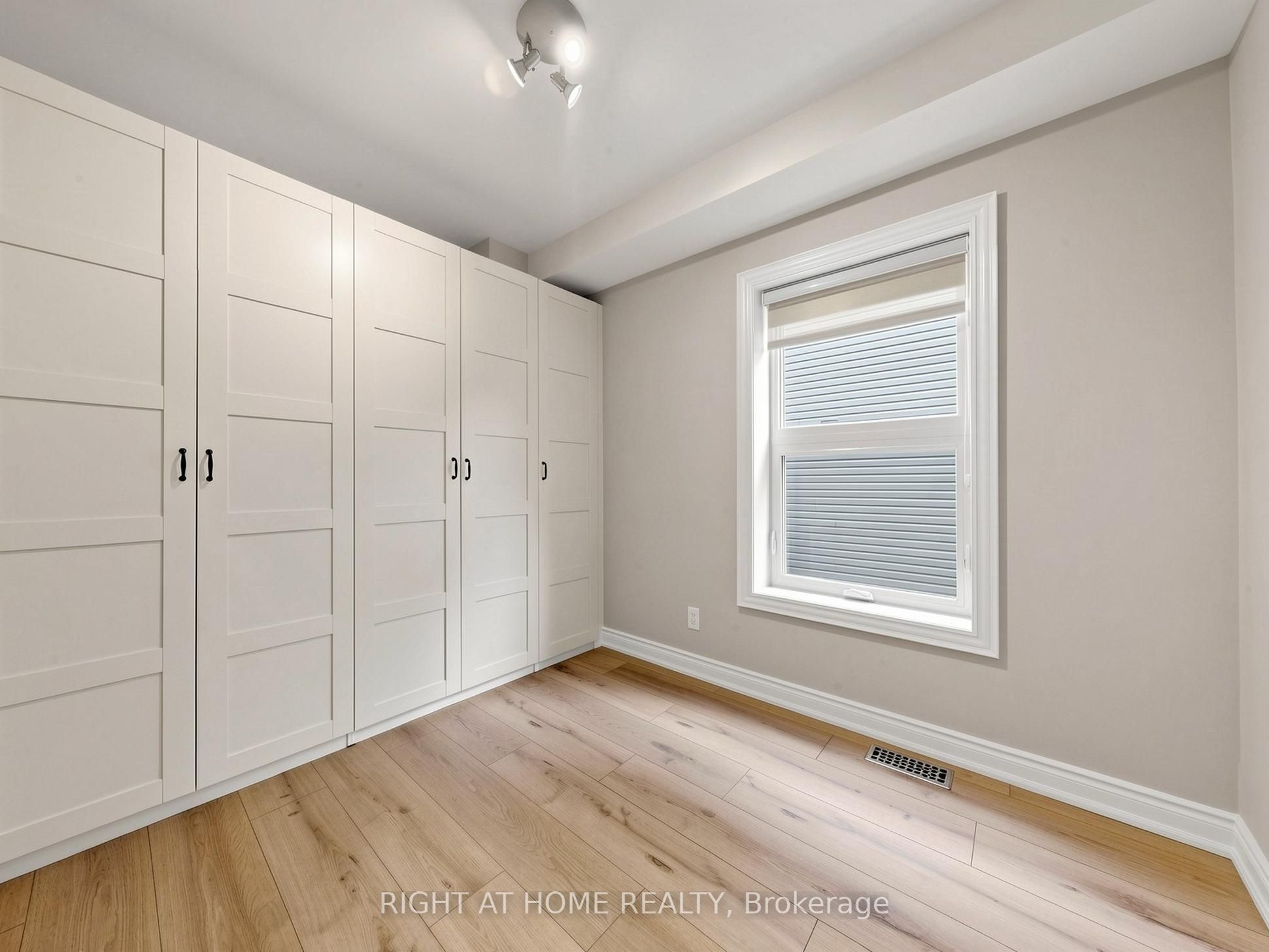 97 Park Road N Property Photo 15