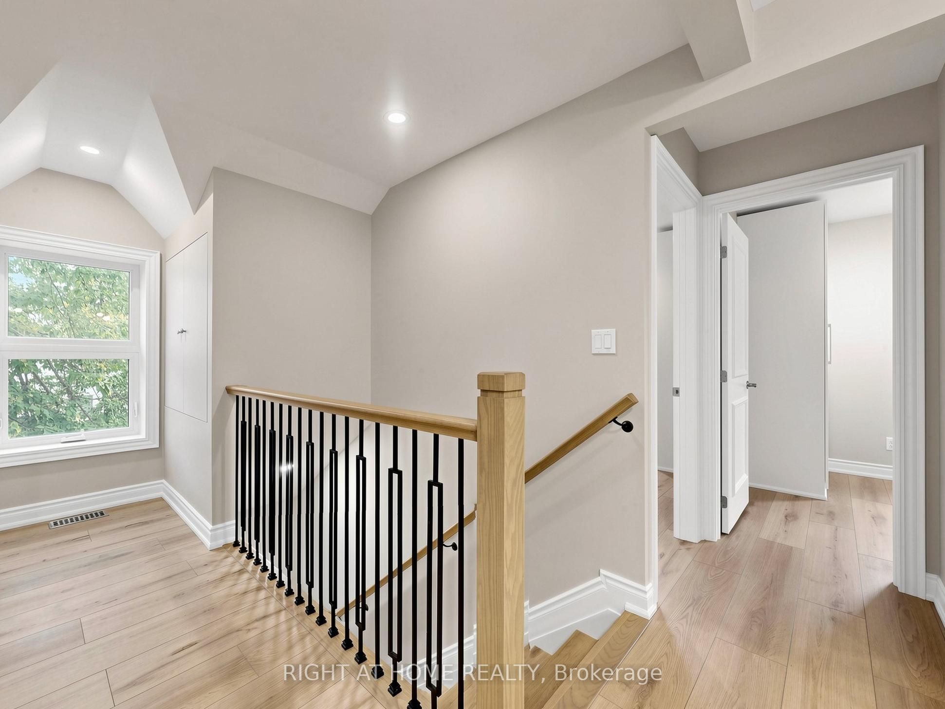 97 Park Road N Property Photo 18