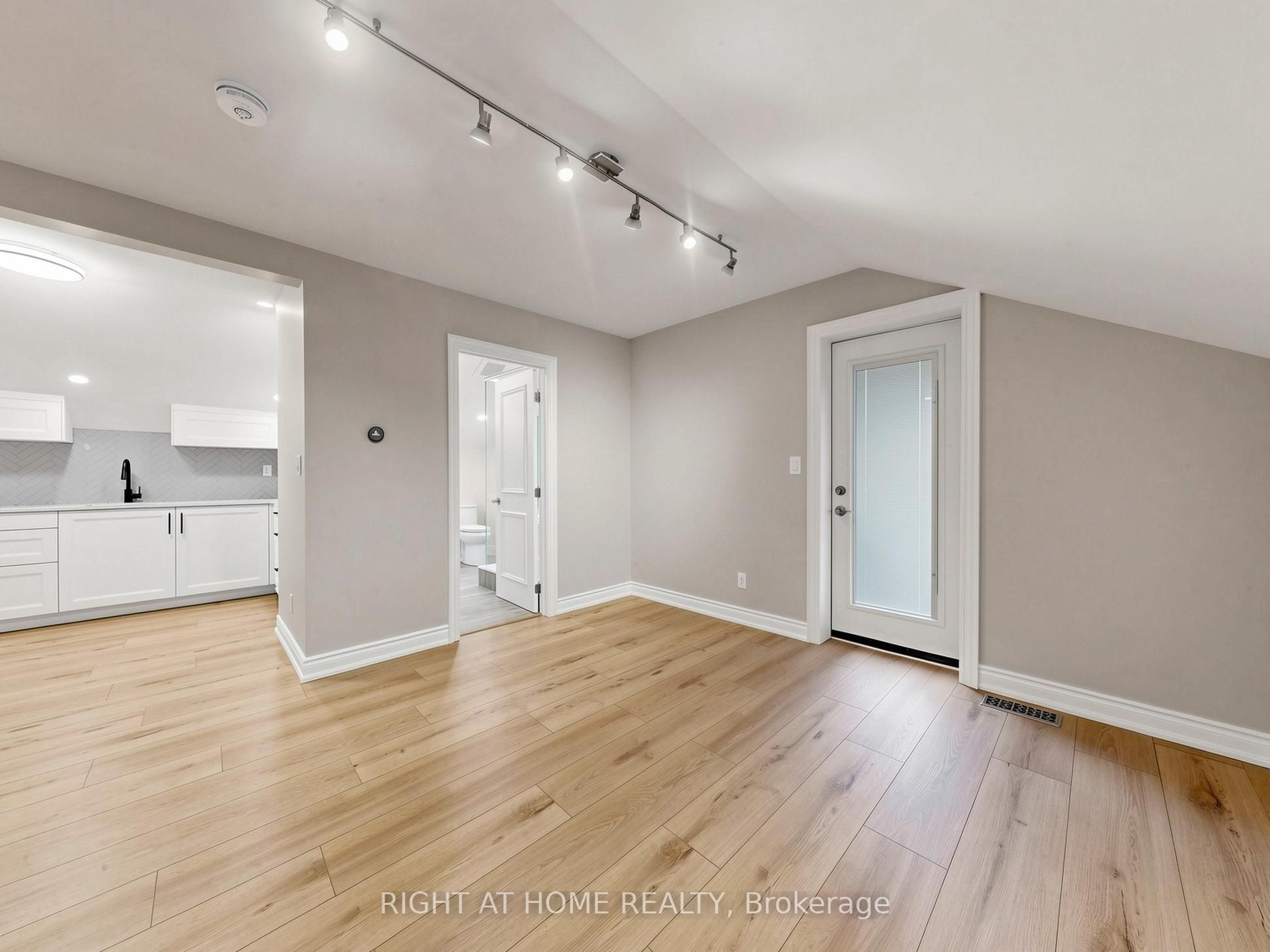 97 Park Road N Property Photo 19