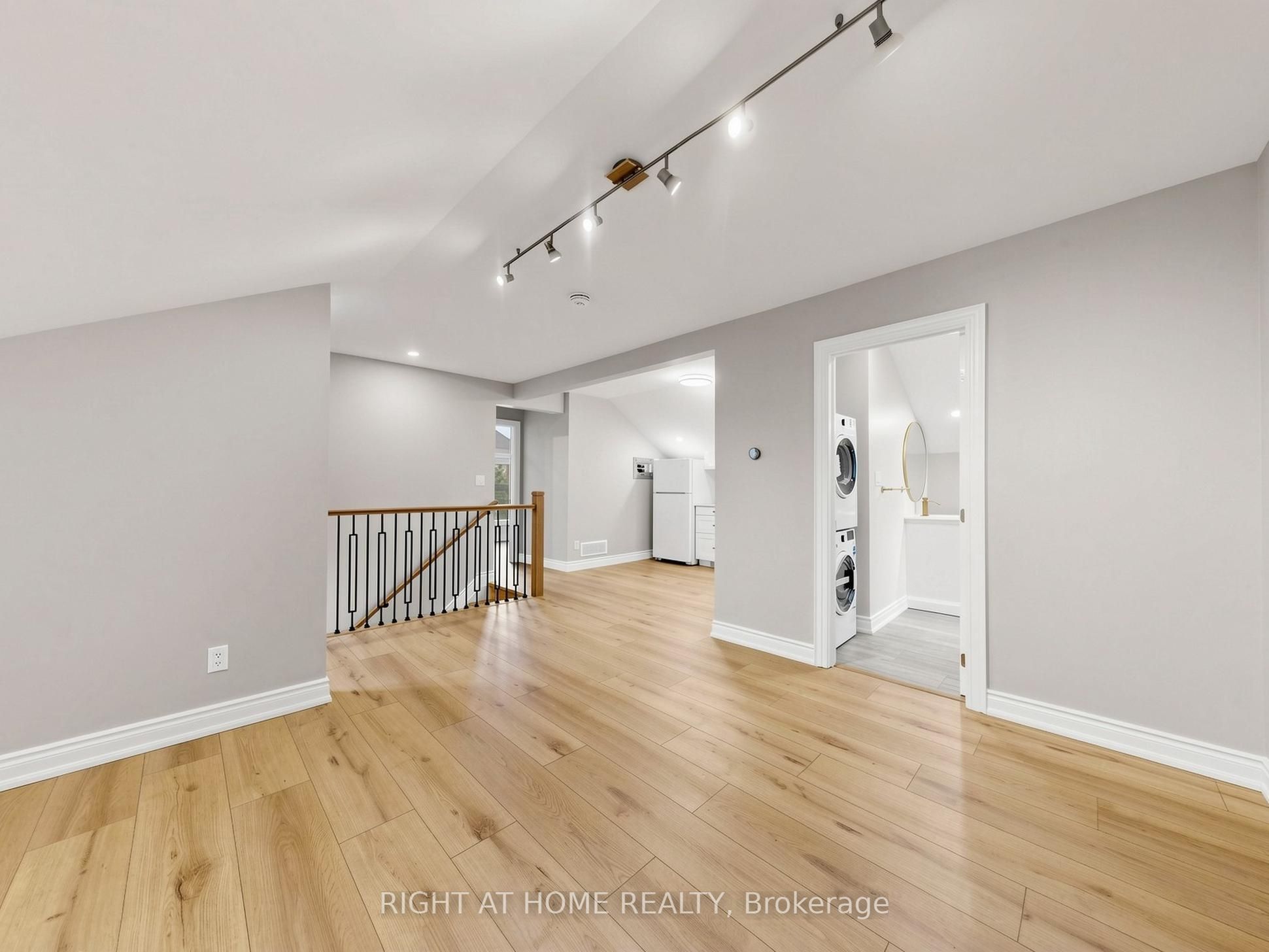 97 Park Road N Property Photo 20