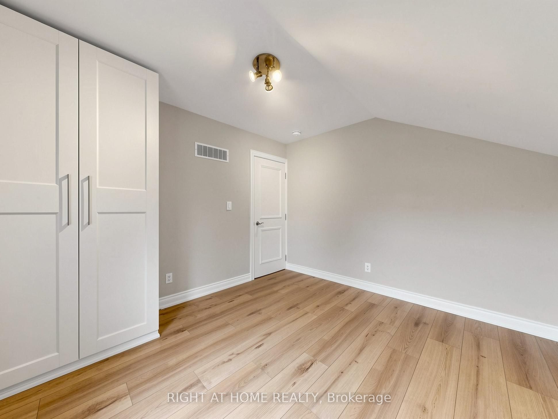 97 Park Road N Property Photo 22