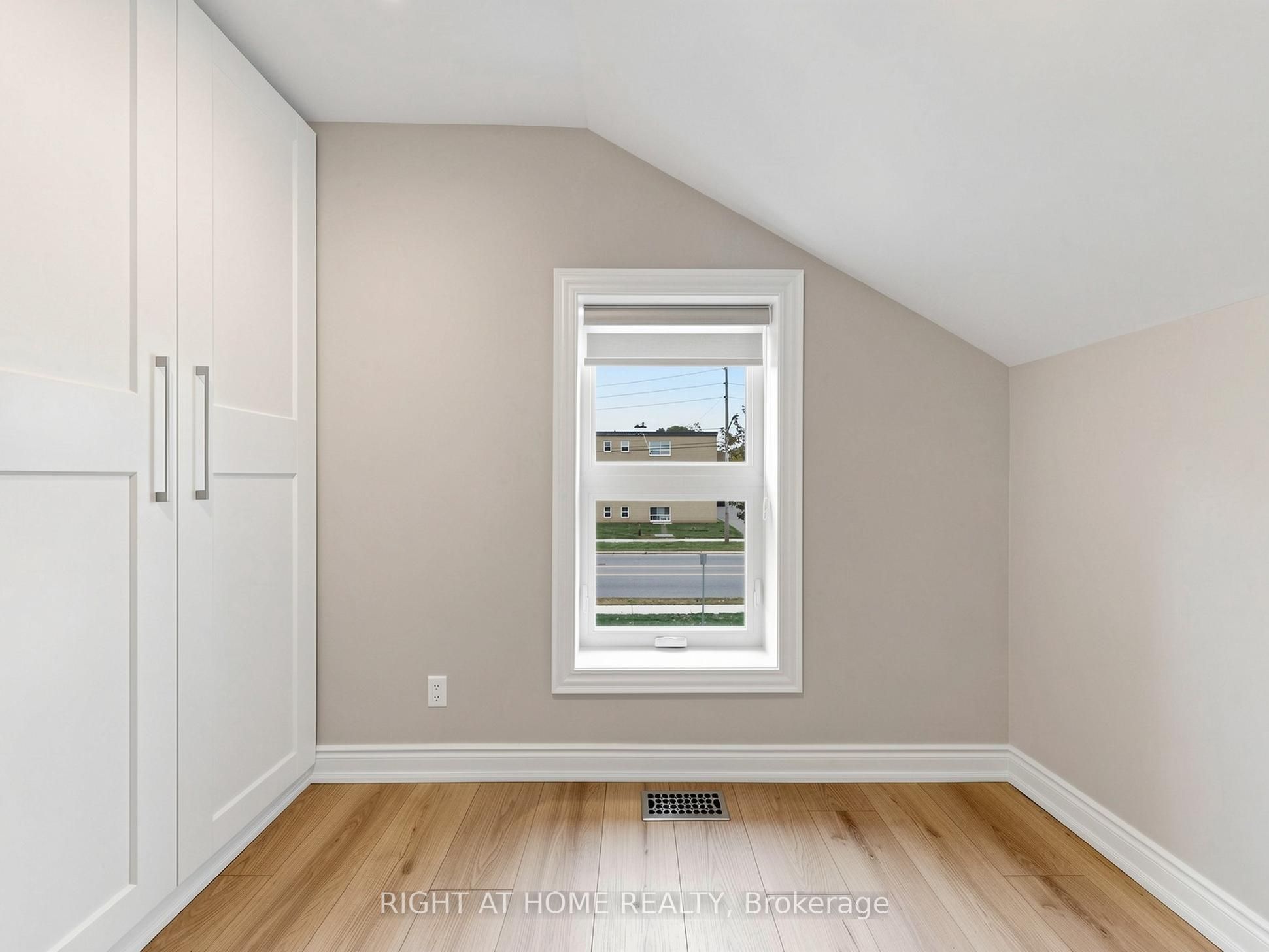 97 Park Road N Property Photo 24