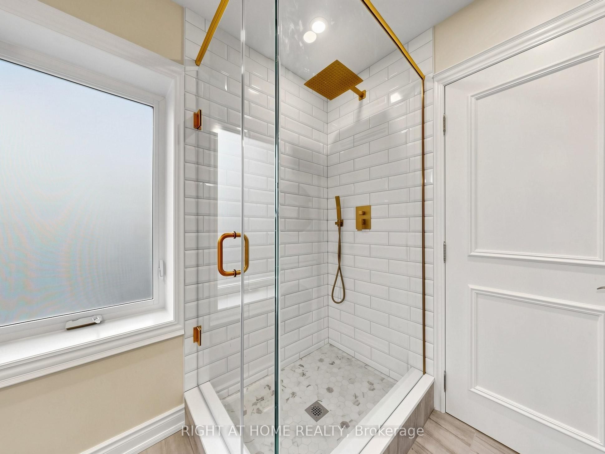 97 Park Road N Property Photo 26