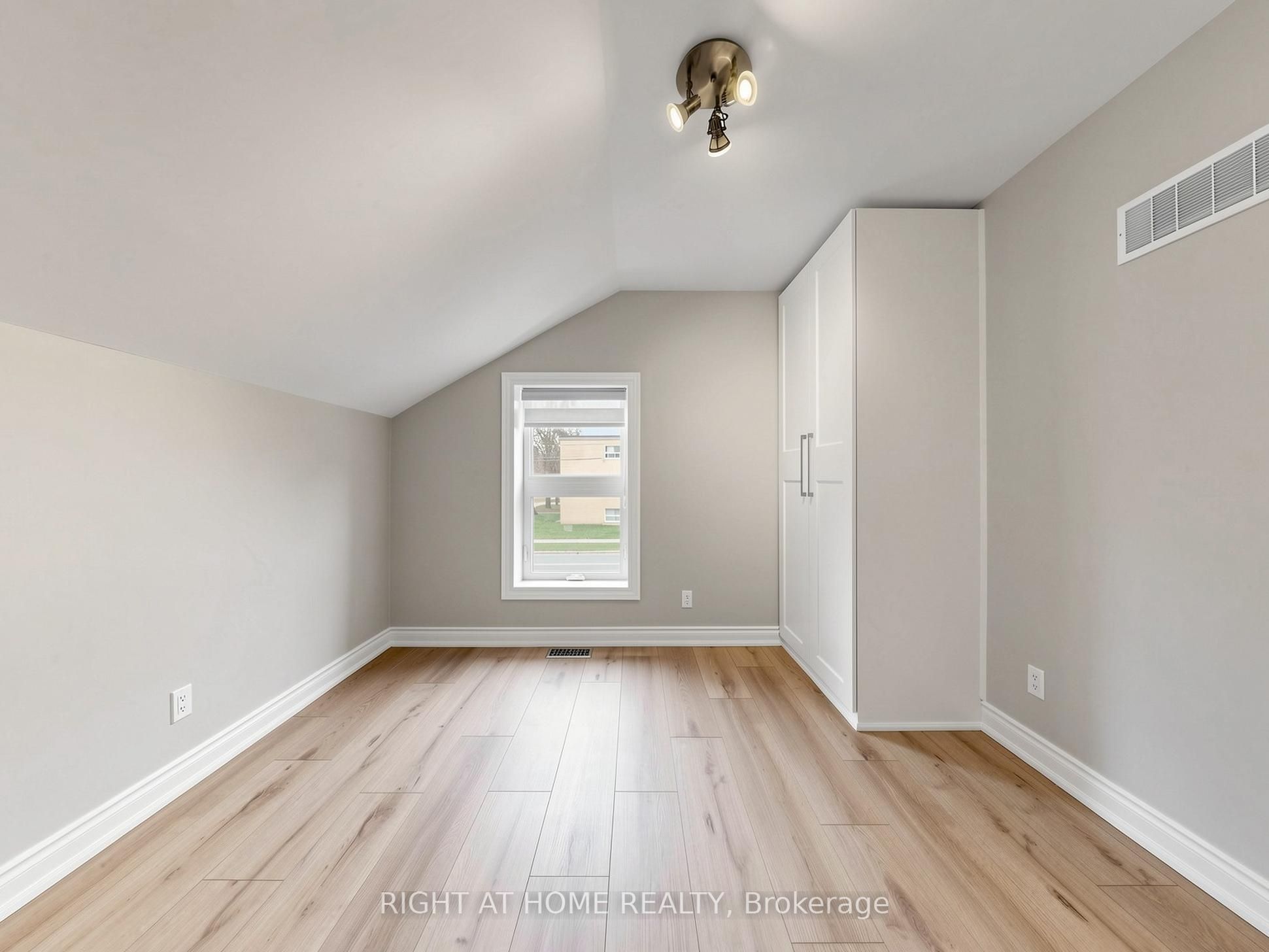 97 Park Road N Property Photo 27