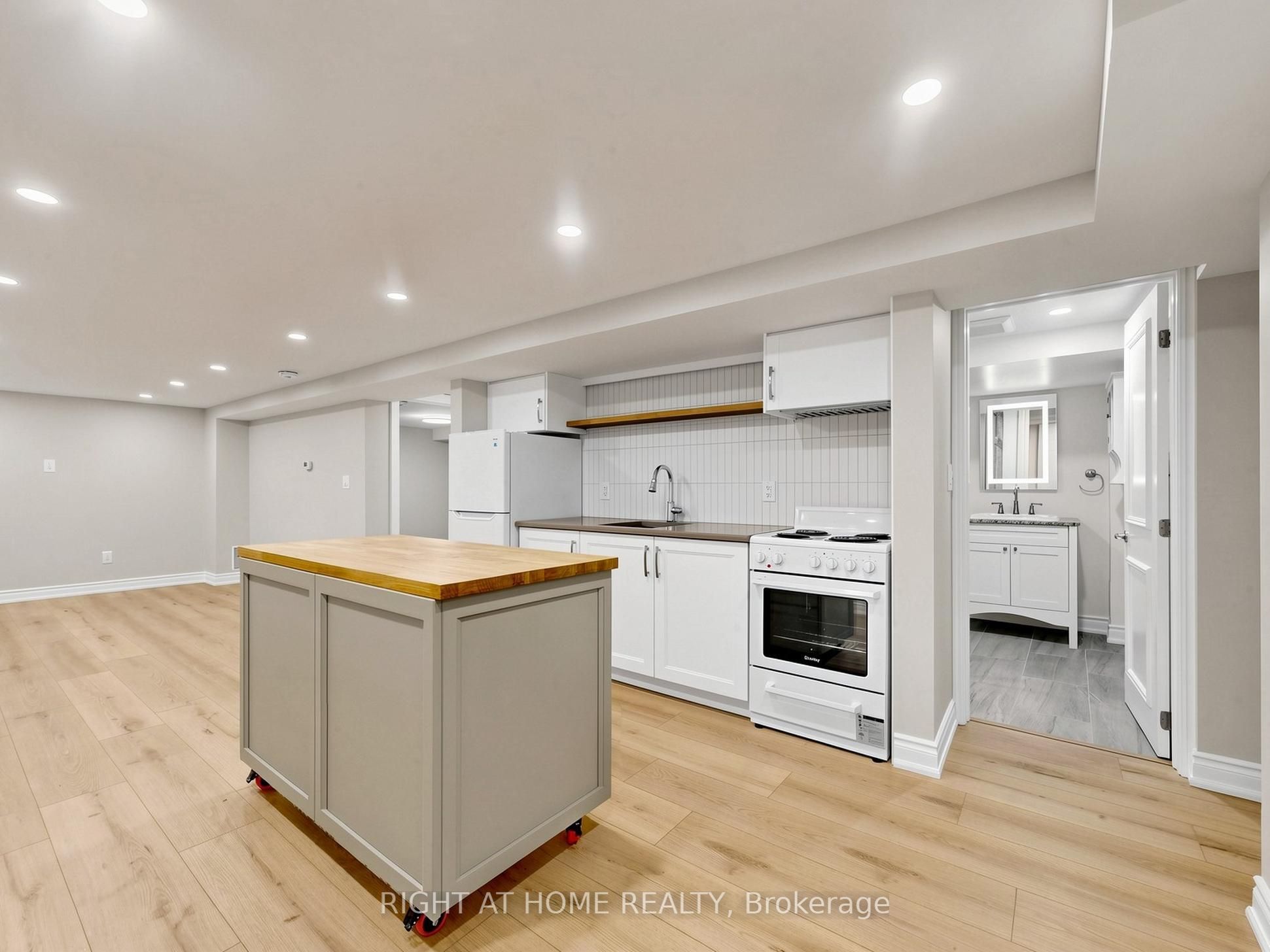 97 Park Road N Property Photo 28