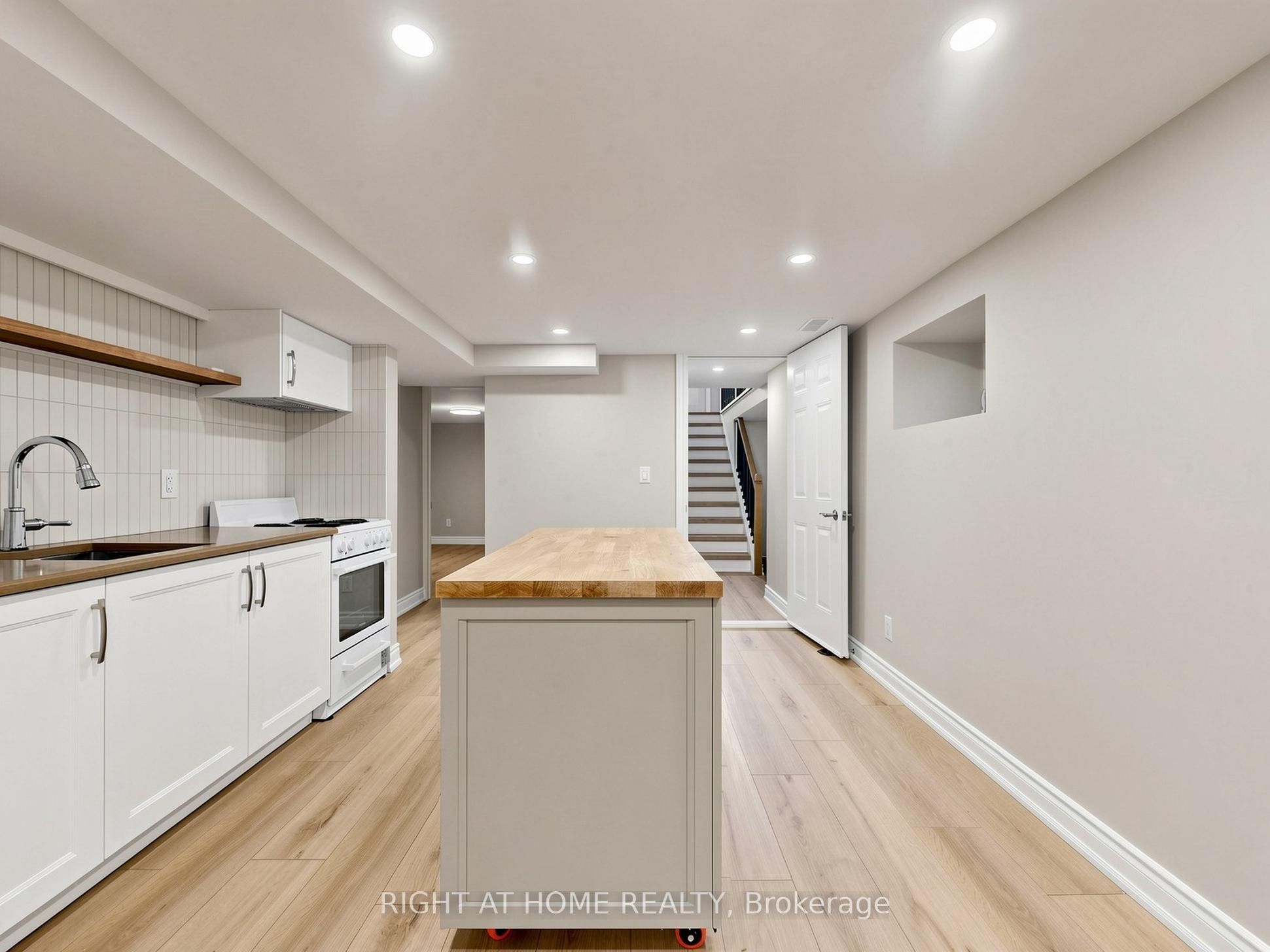 97 Park Road N Property Photo 29