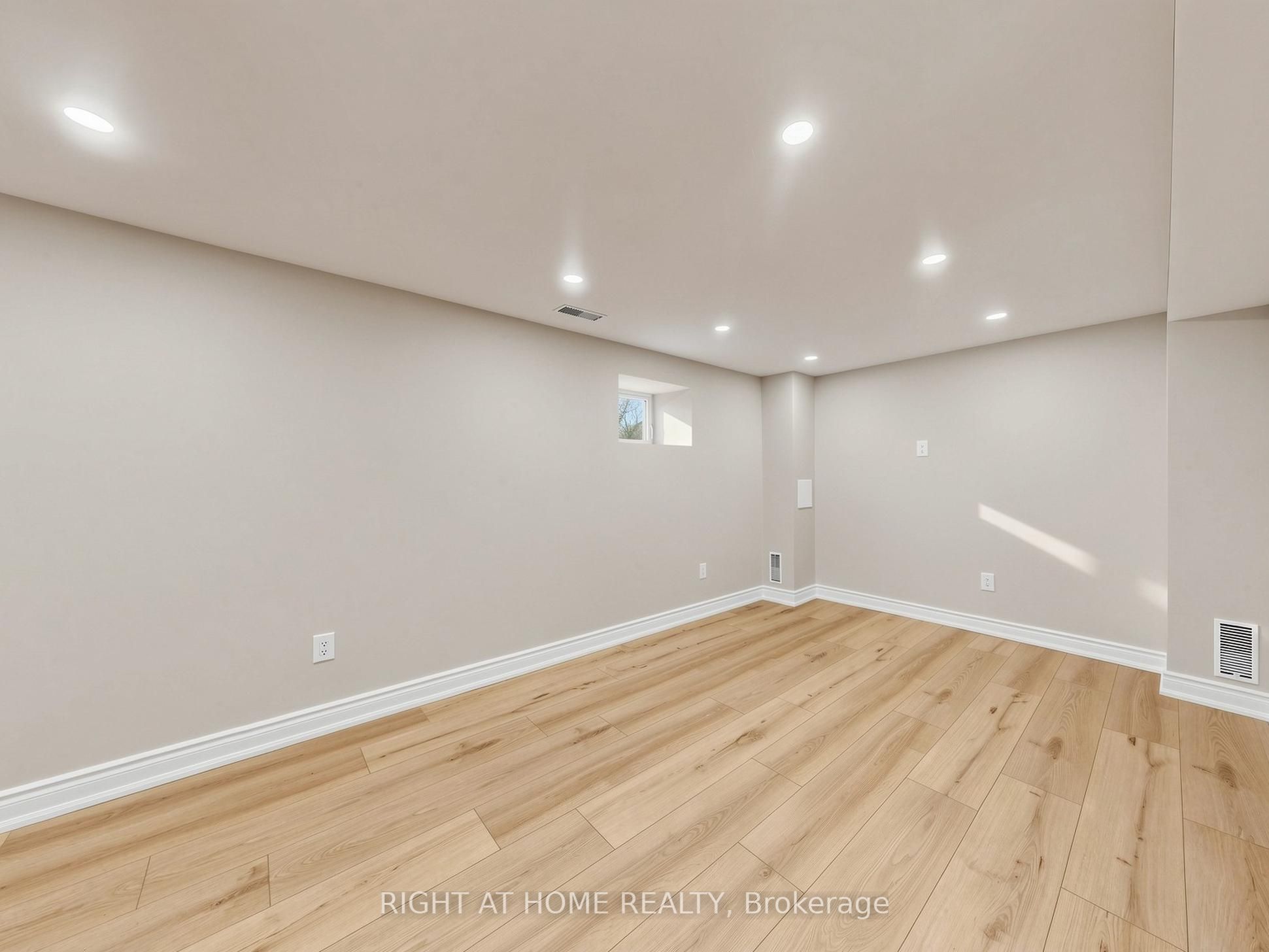 97 Park Road N Property Photo 30