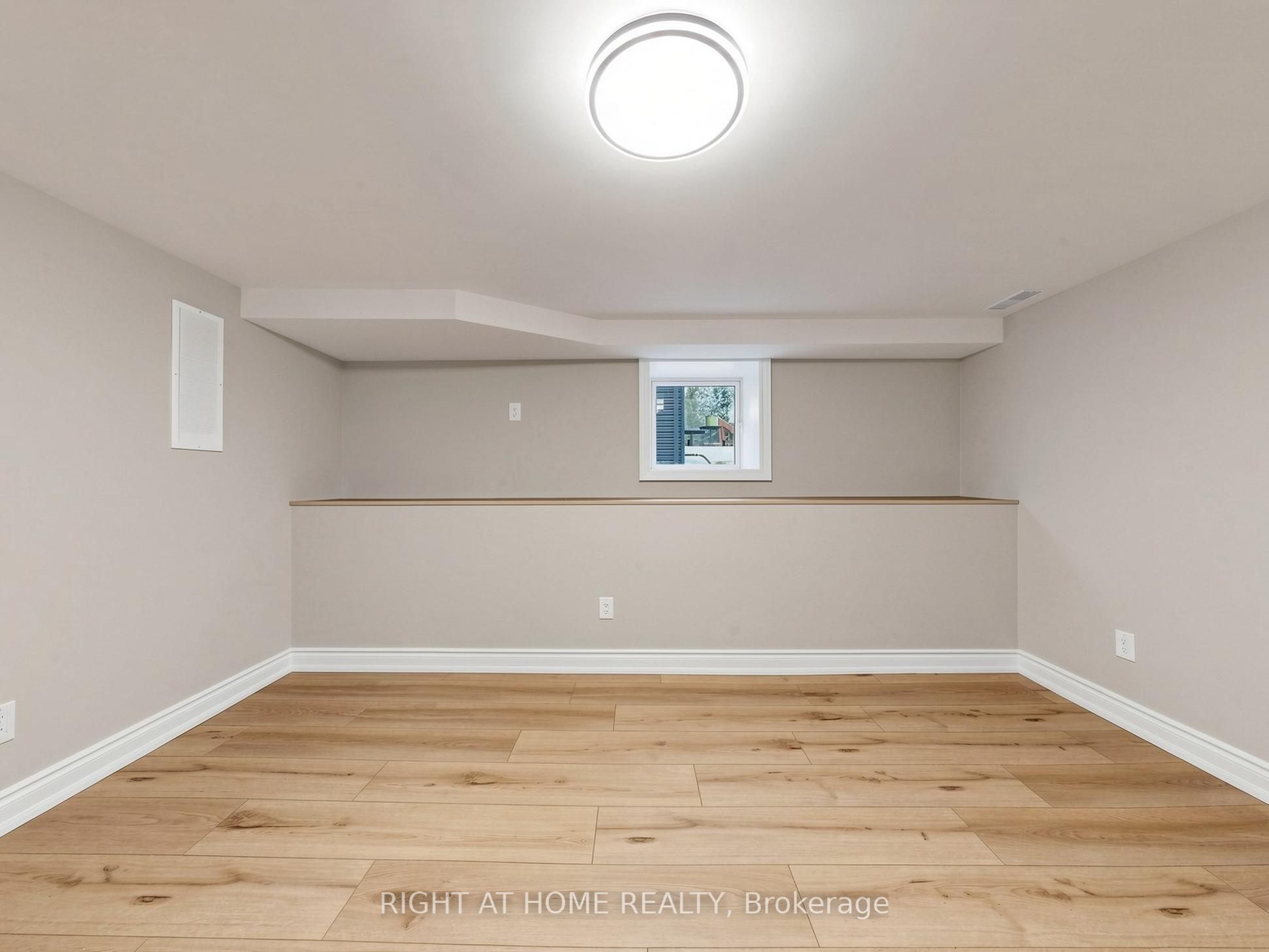 97 Park Road N Property Photo 32