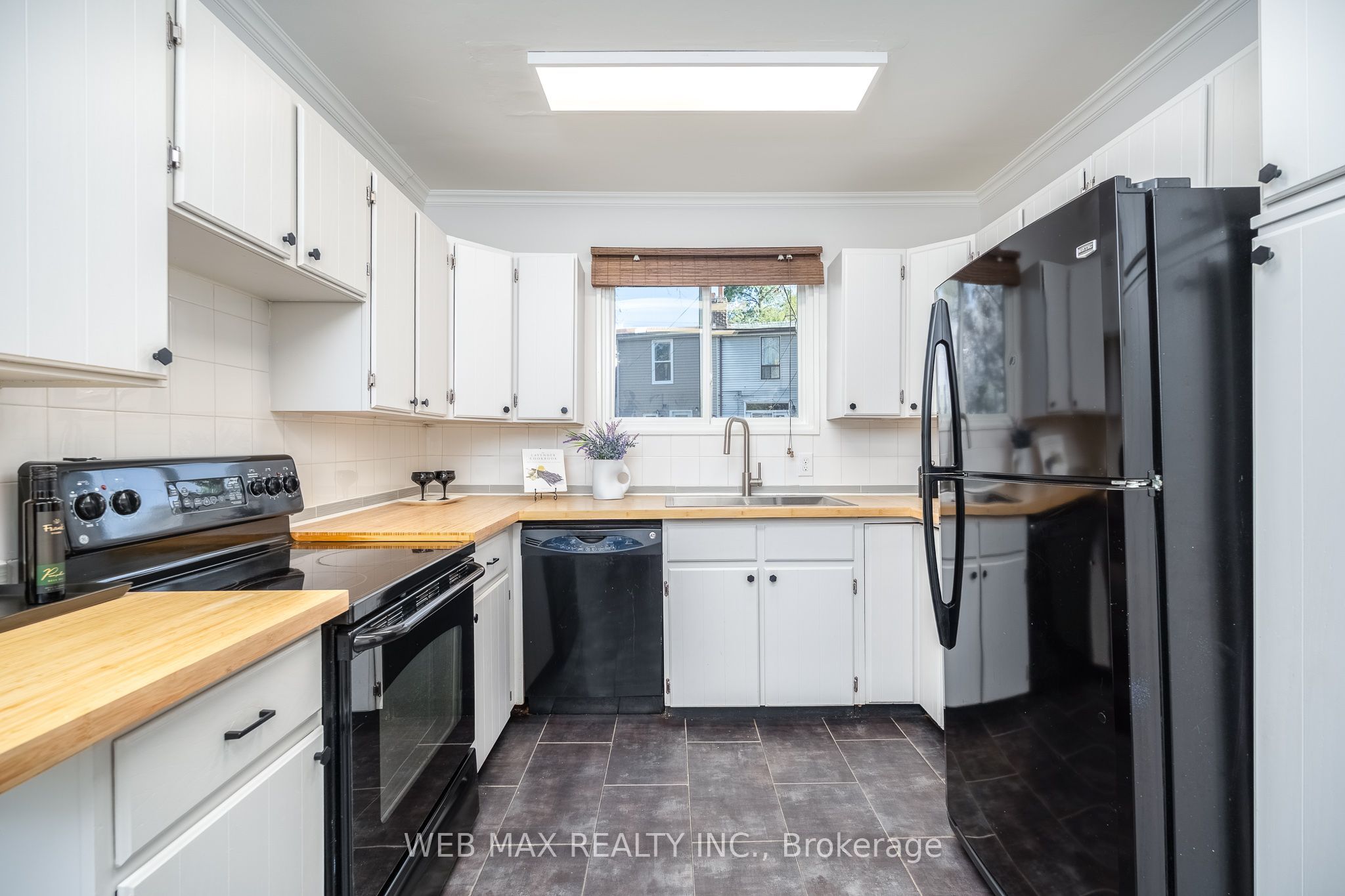 32 Aldergrove Avenue Property Photo 9