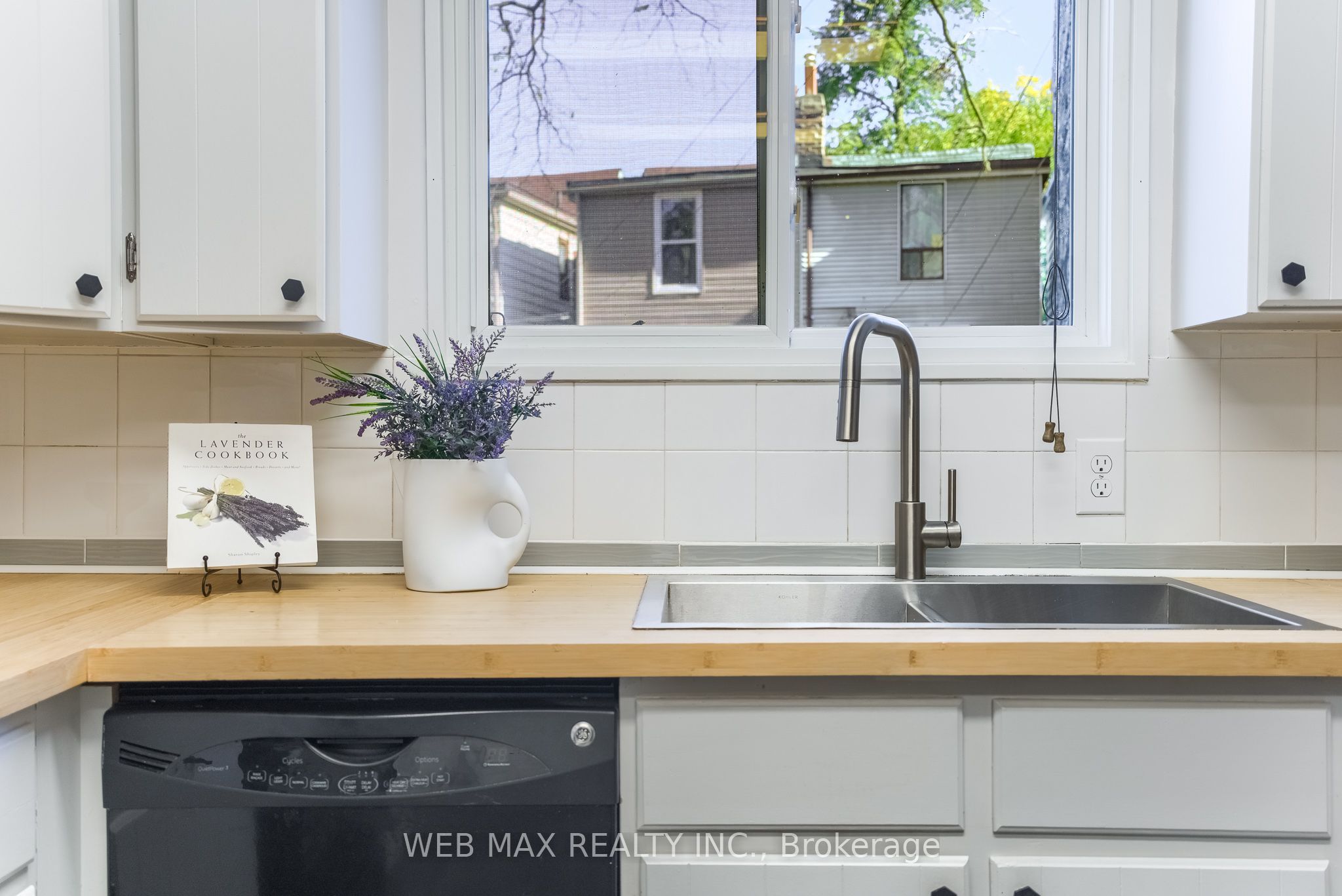 32 Aldergrove Avenue Property Photo 10