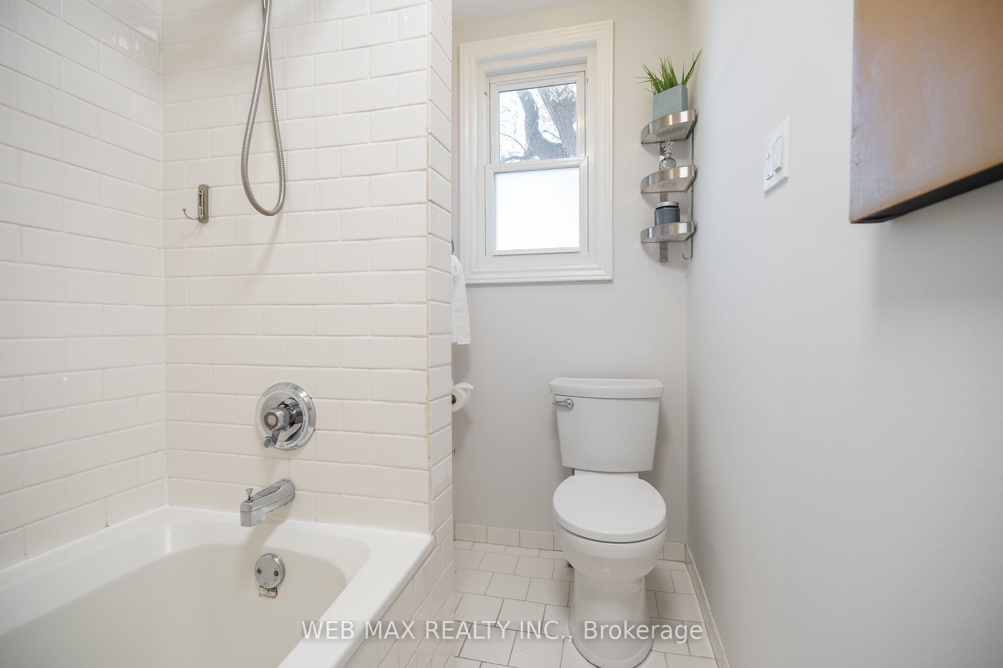32 Aldergrove Avenue Property Photo 20