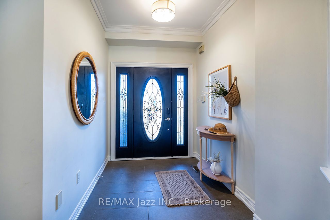 1296 Ravencliffe Court Property Photo 4