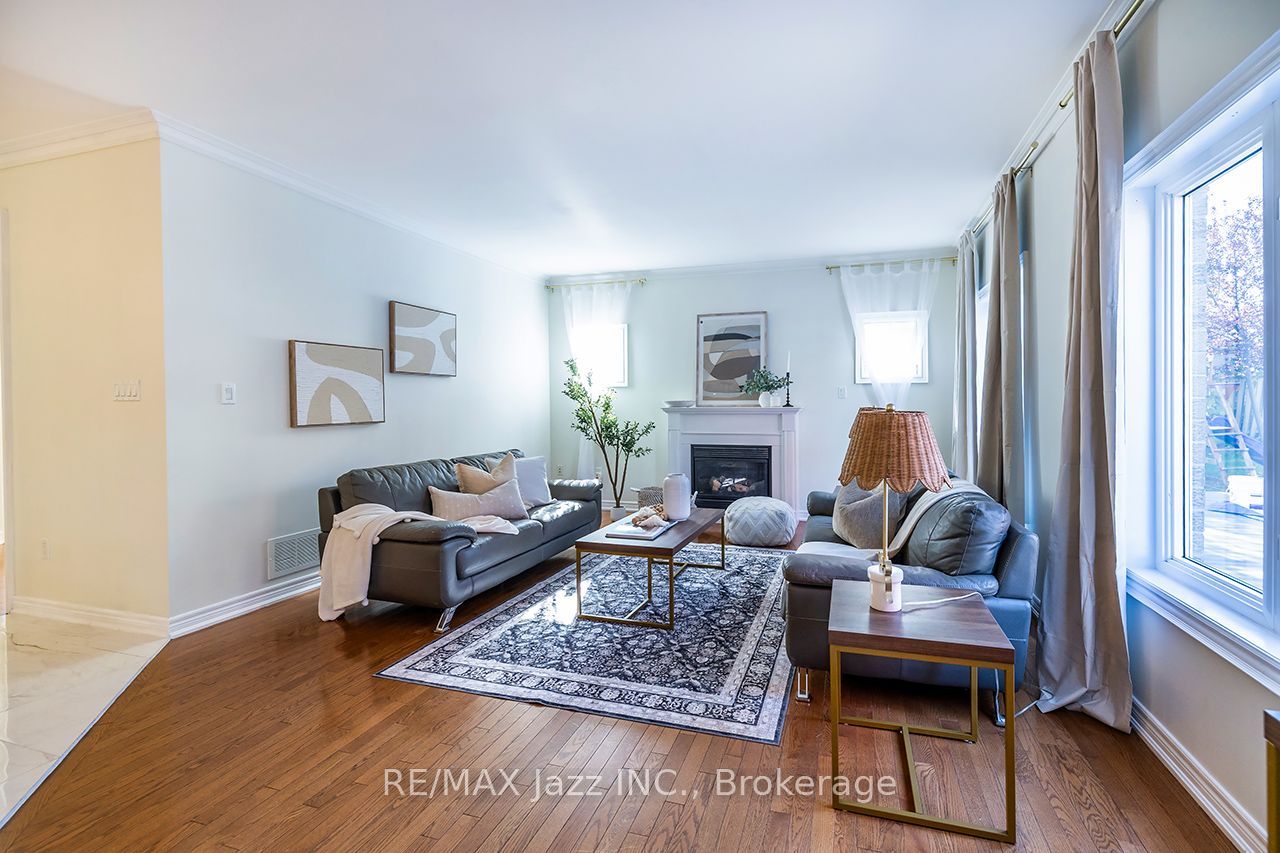 1296 Ravencliffe Court Property Photo 8