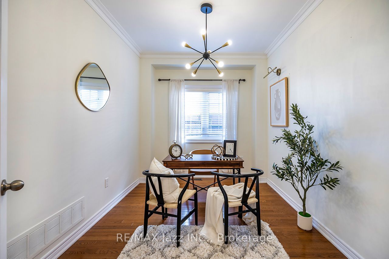1296 Ravencliffe Court Property Photo 13