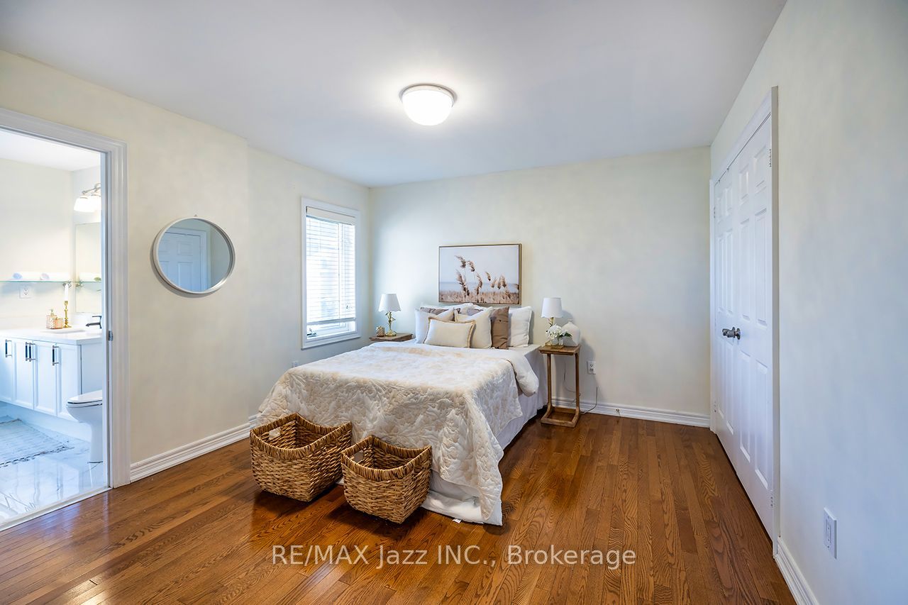 1296 Ravencliffe Court Property Photo 16