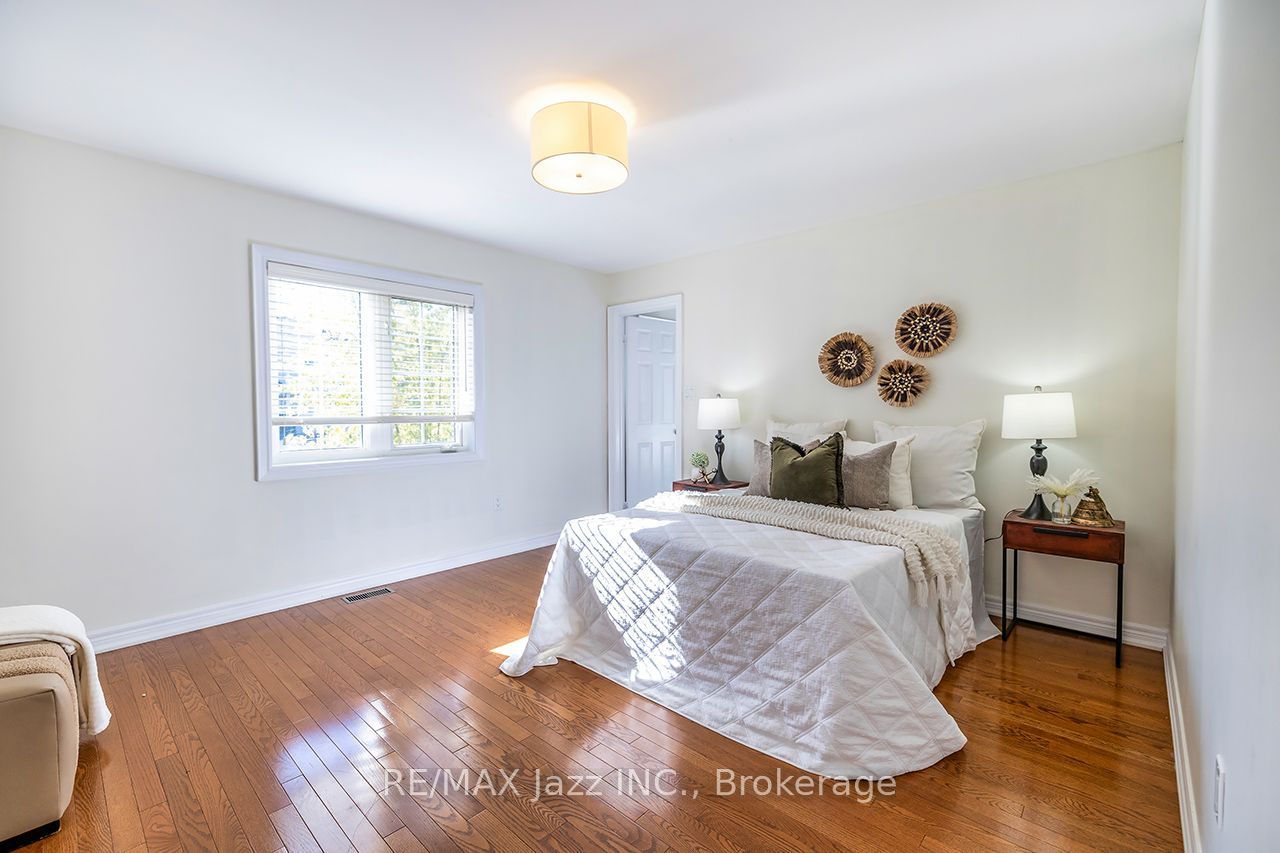 1296 Ravencliffe Court Property Photo 18