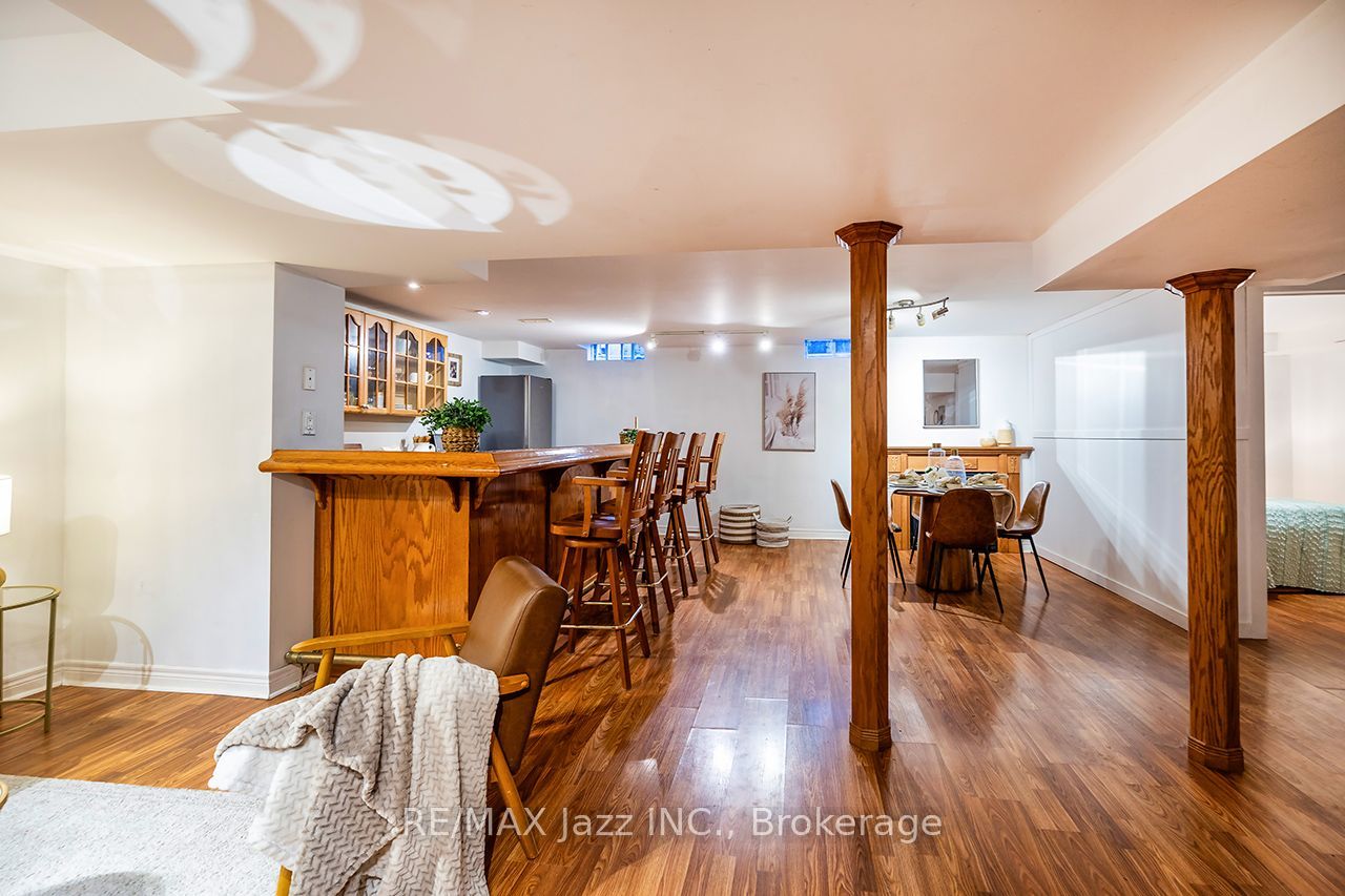 1296 Ravencliffe Court Property Photo 25
