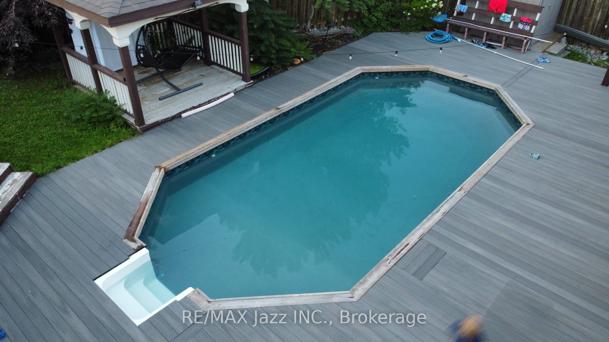1296 Ravencliffe Court Property Photo 35