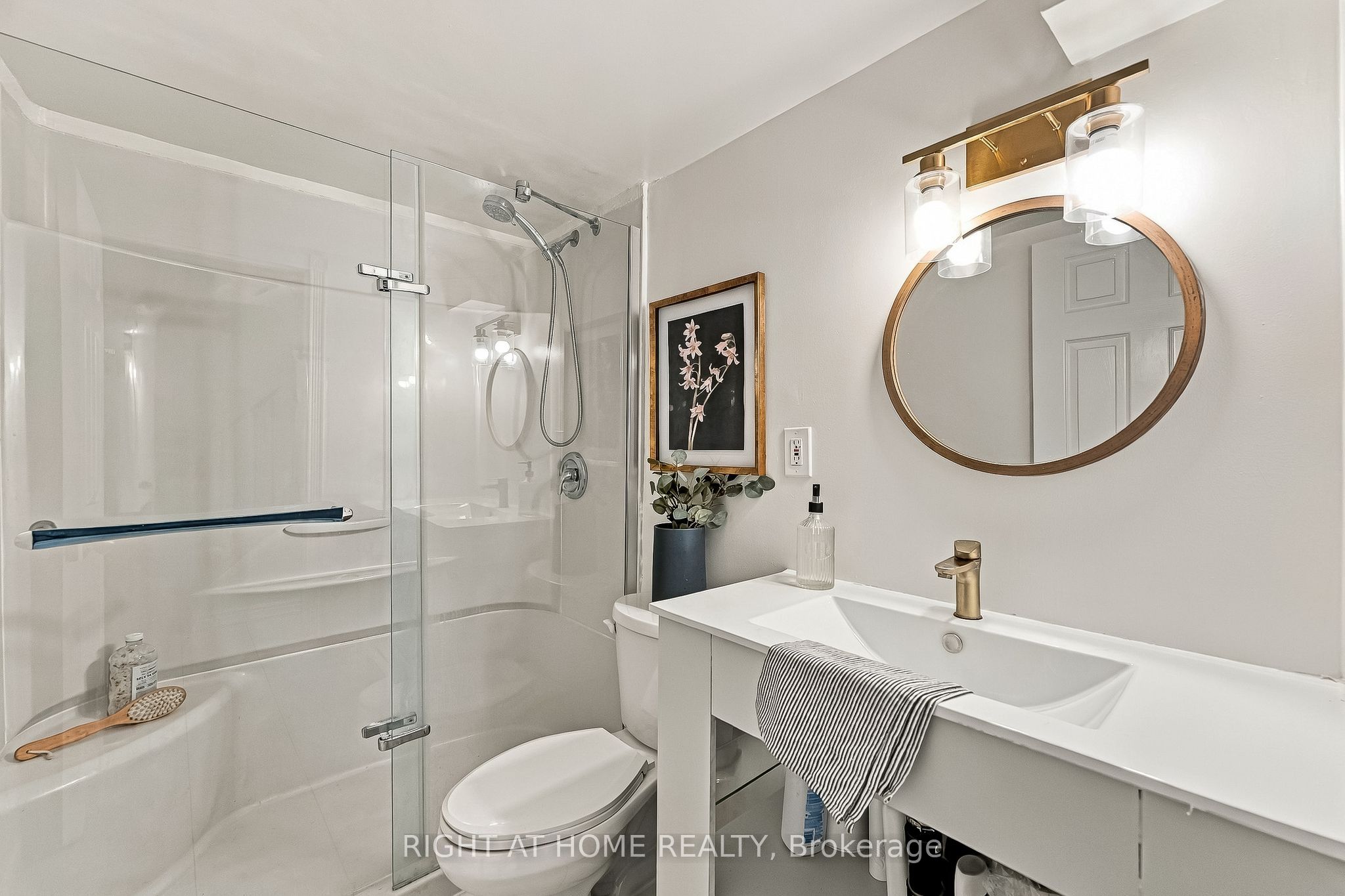 56 Teddington Crescent Property Photo 33