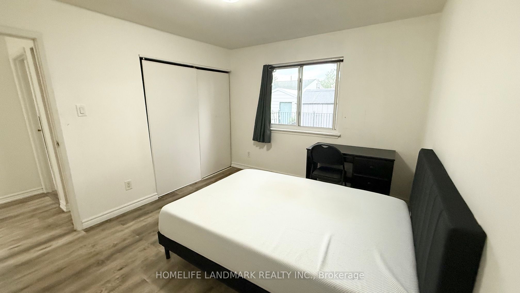 81 United Square Main Floor Property Photo 11