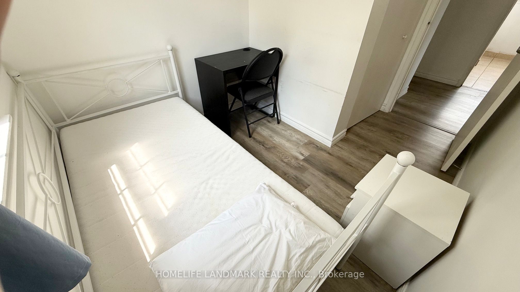 81 United Square Main Floor Property Photo 14