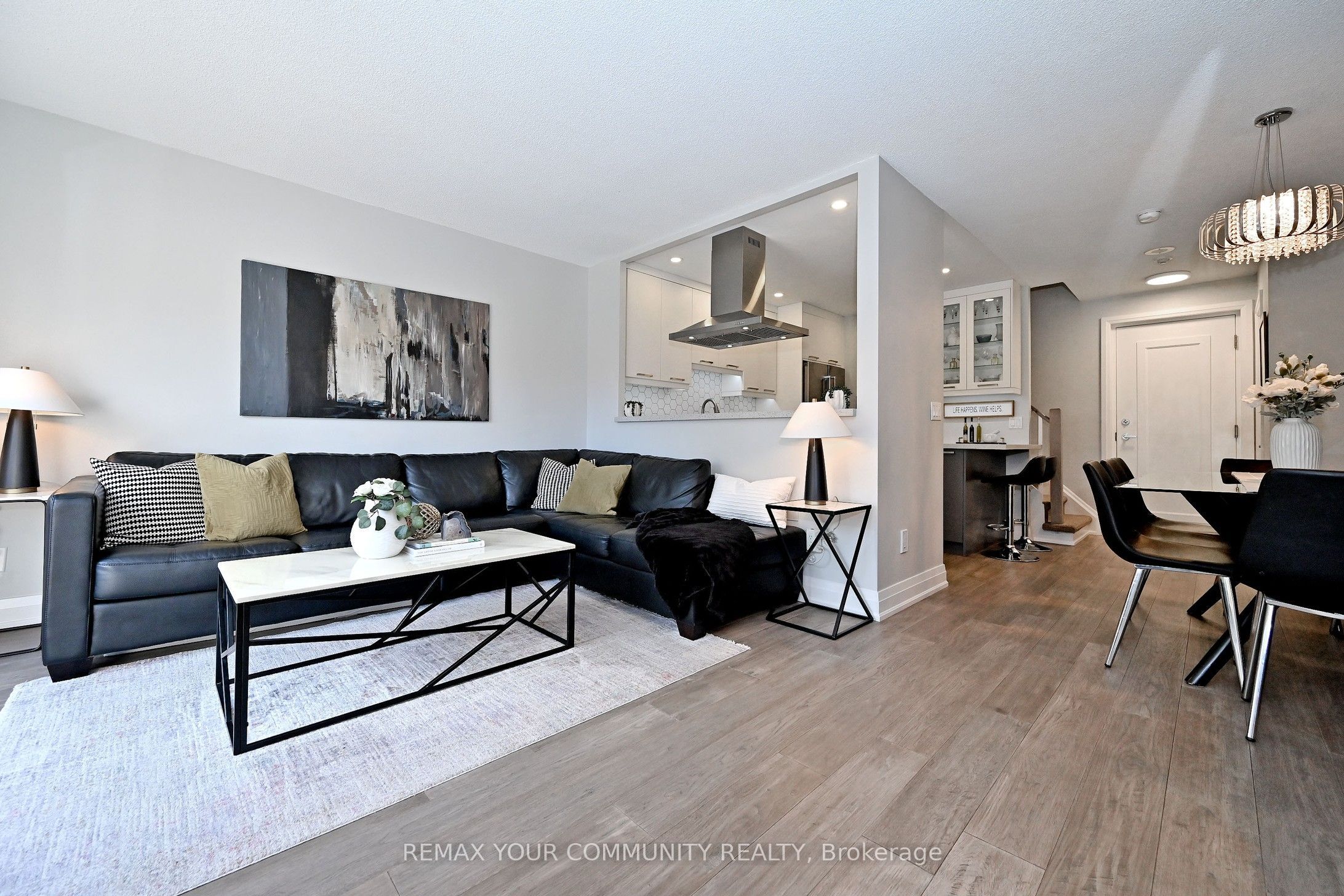 1400 The Esplanade N 805 Property Photo 4