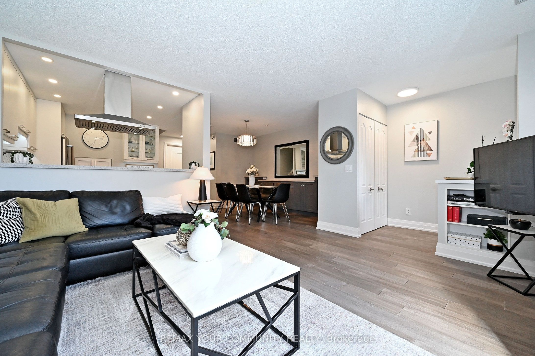 1400 The Esplanade N 805 Property Photo 7
