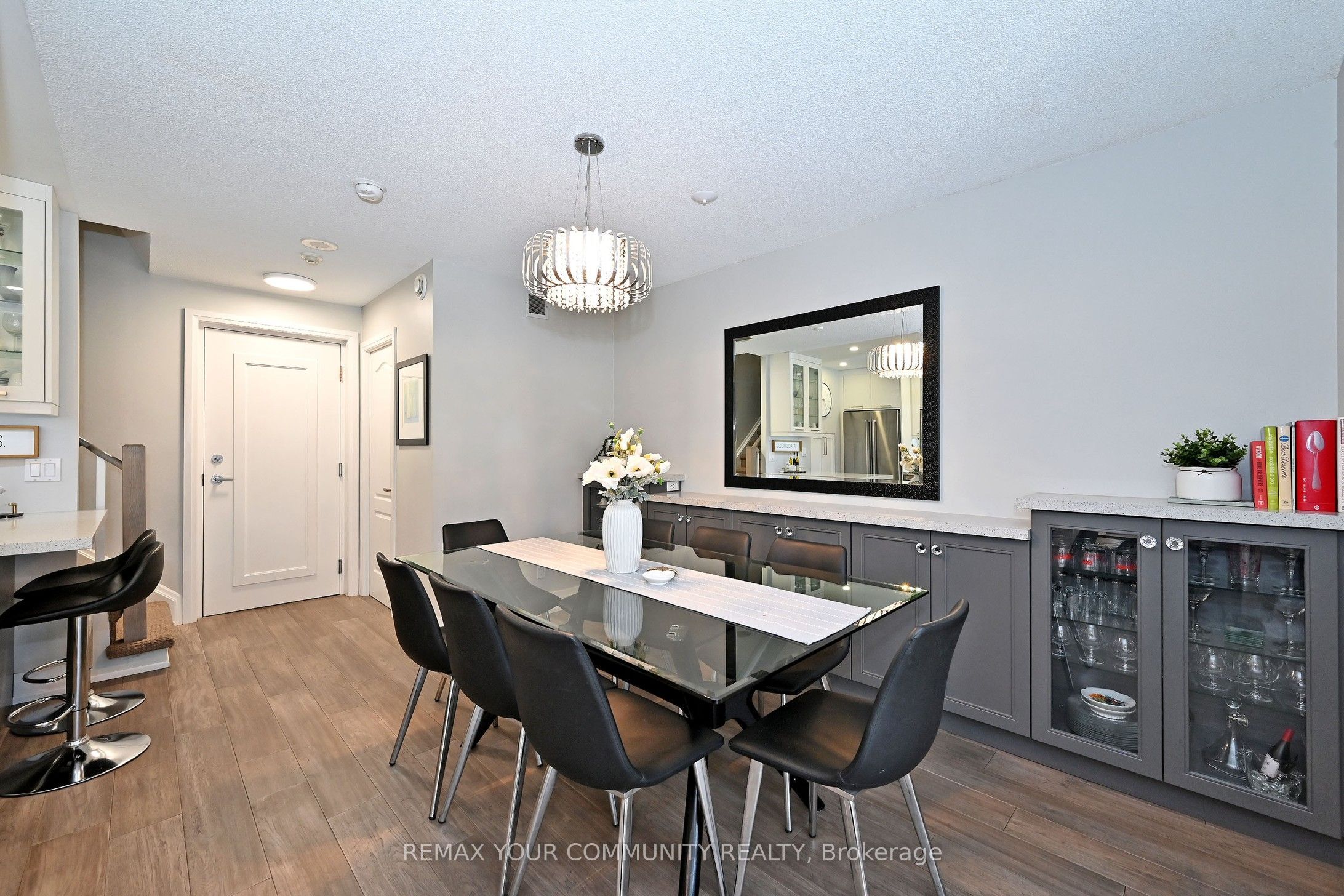 1400 The Esplanade N 805 Property Photo 9