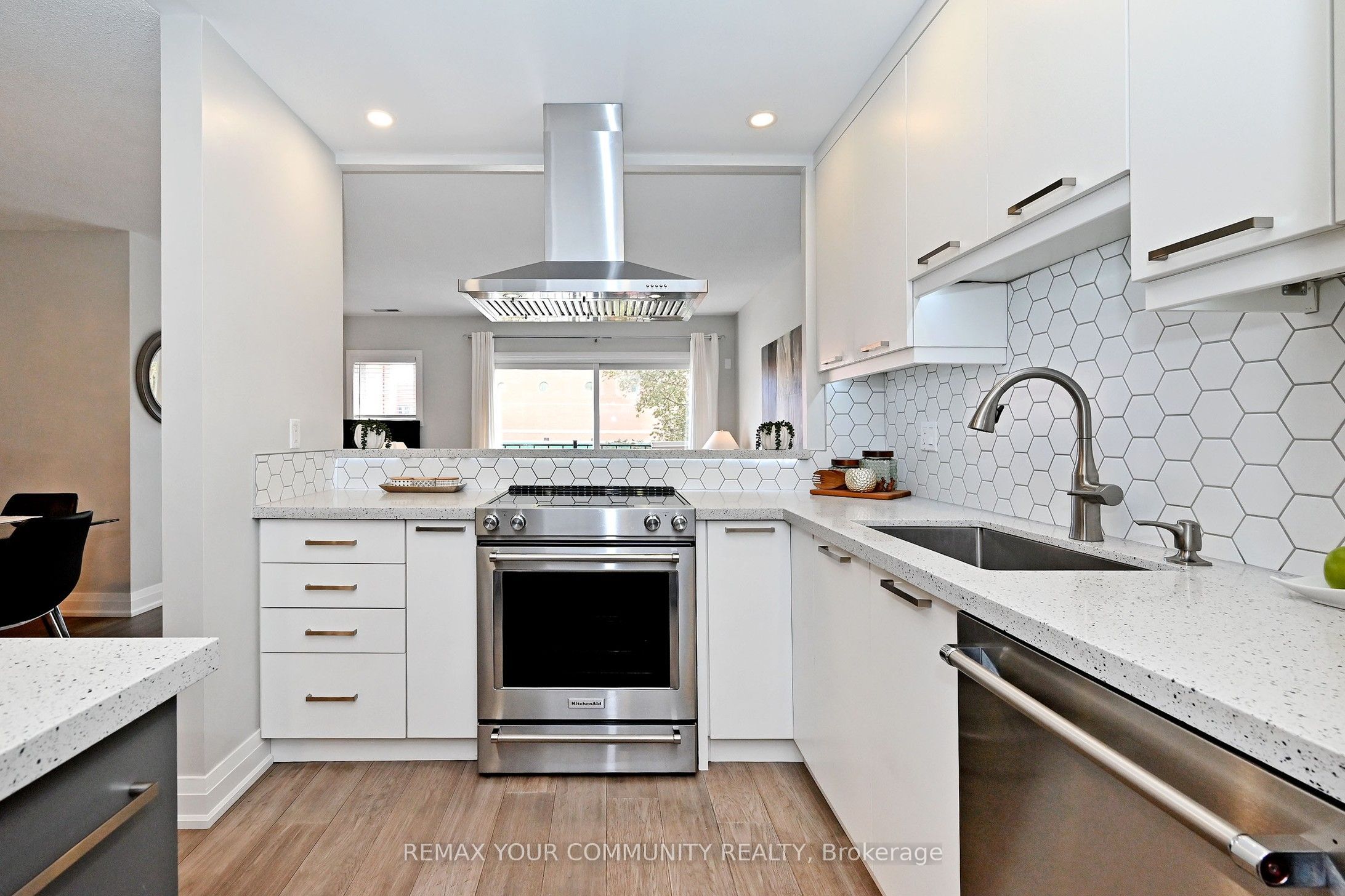 1400 The Esplanade N 805 Property Photo 13