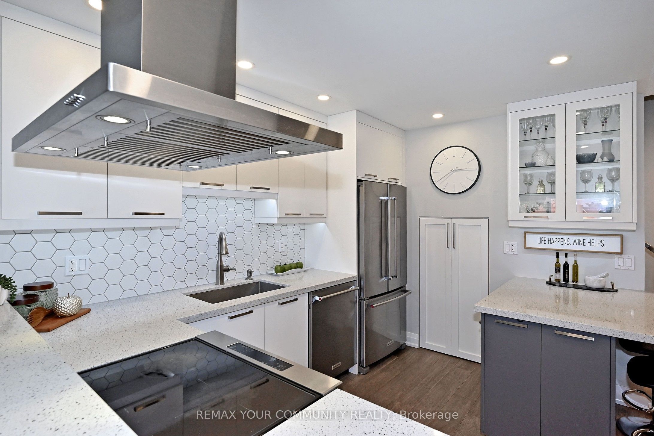 1400 The Esplanade N 805 Property Photo 14