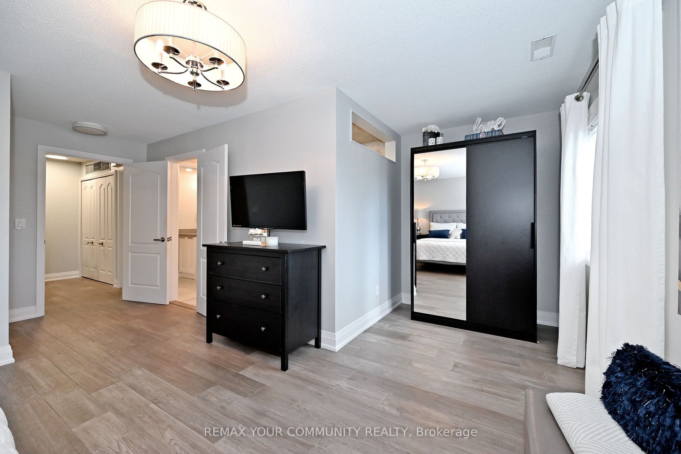 1400 The Esplanade N 805 Property Photo 20