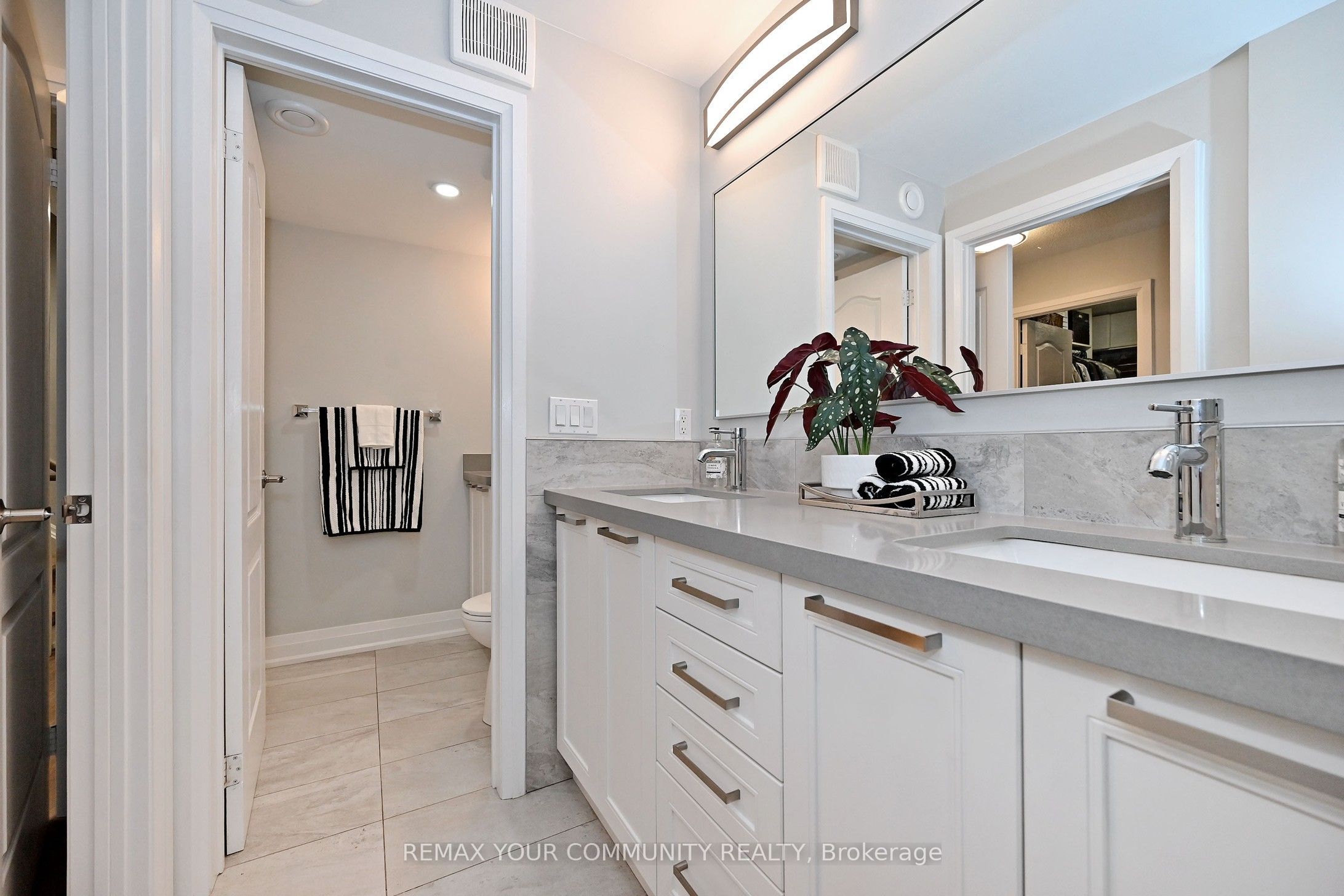 1400 The Esplanade N 805 Property Photo 24
