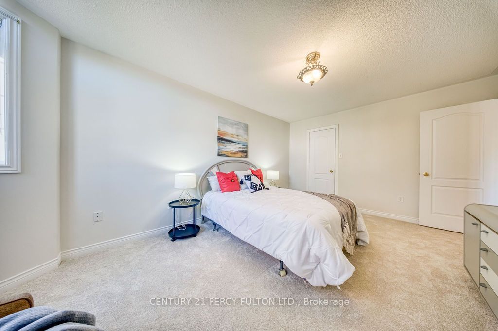 26 Root Crescent Property Photo 27