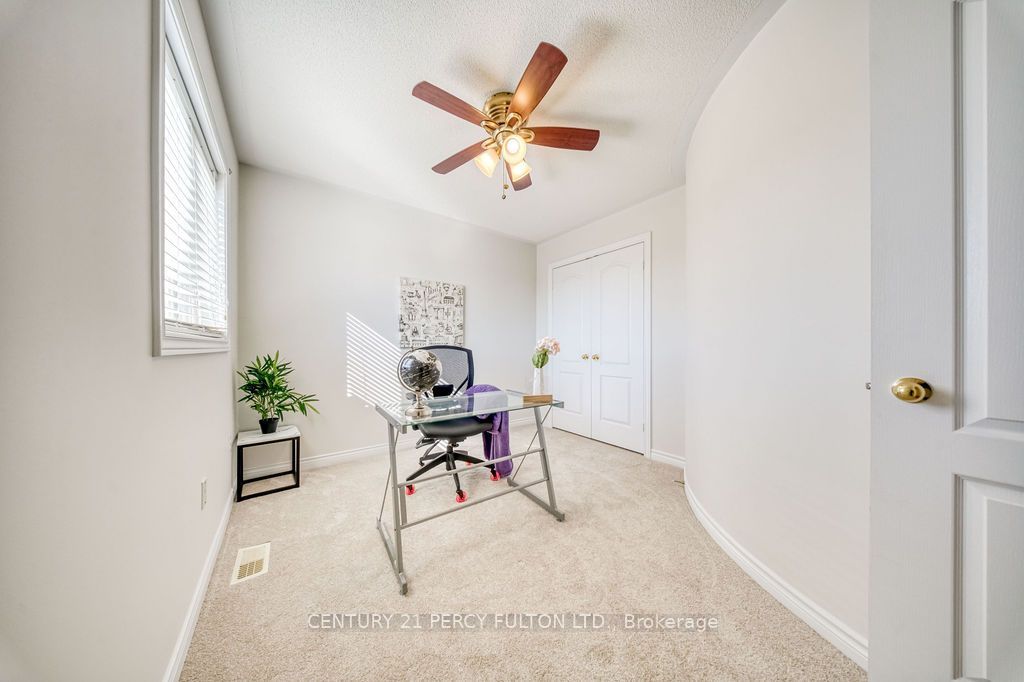 26 Root Crescent Property Photo 31