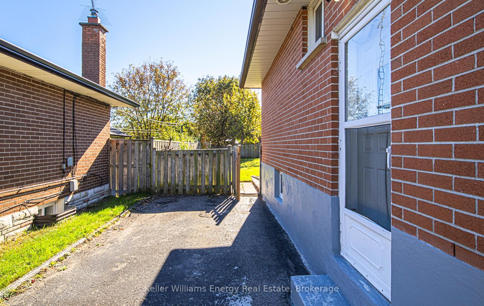 381 Conant Street Property Photo 4