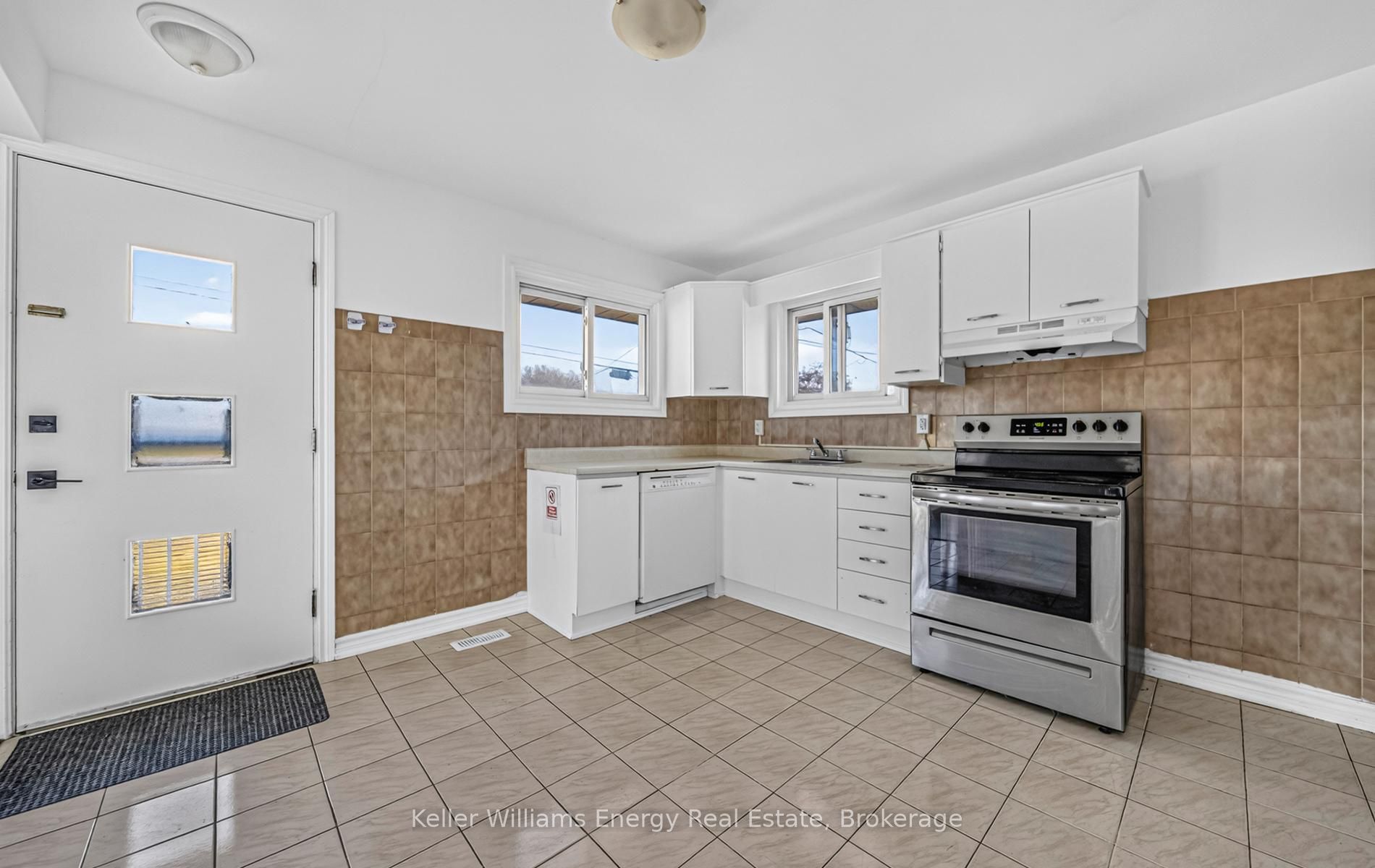 381 Conant Street Property Photo 12
