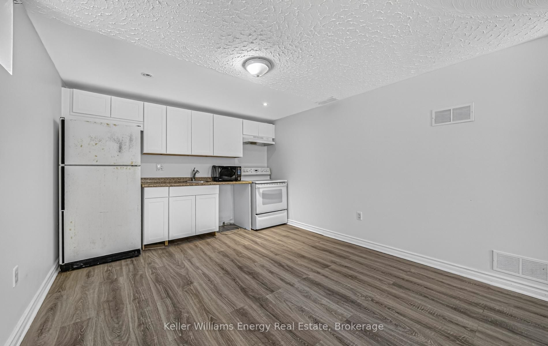 381 Conant Street Property Photo 33