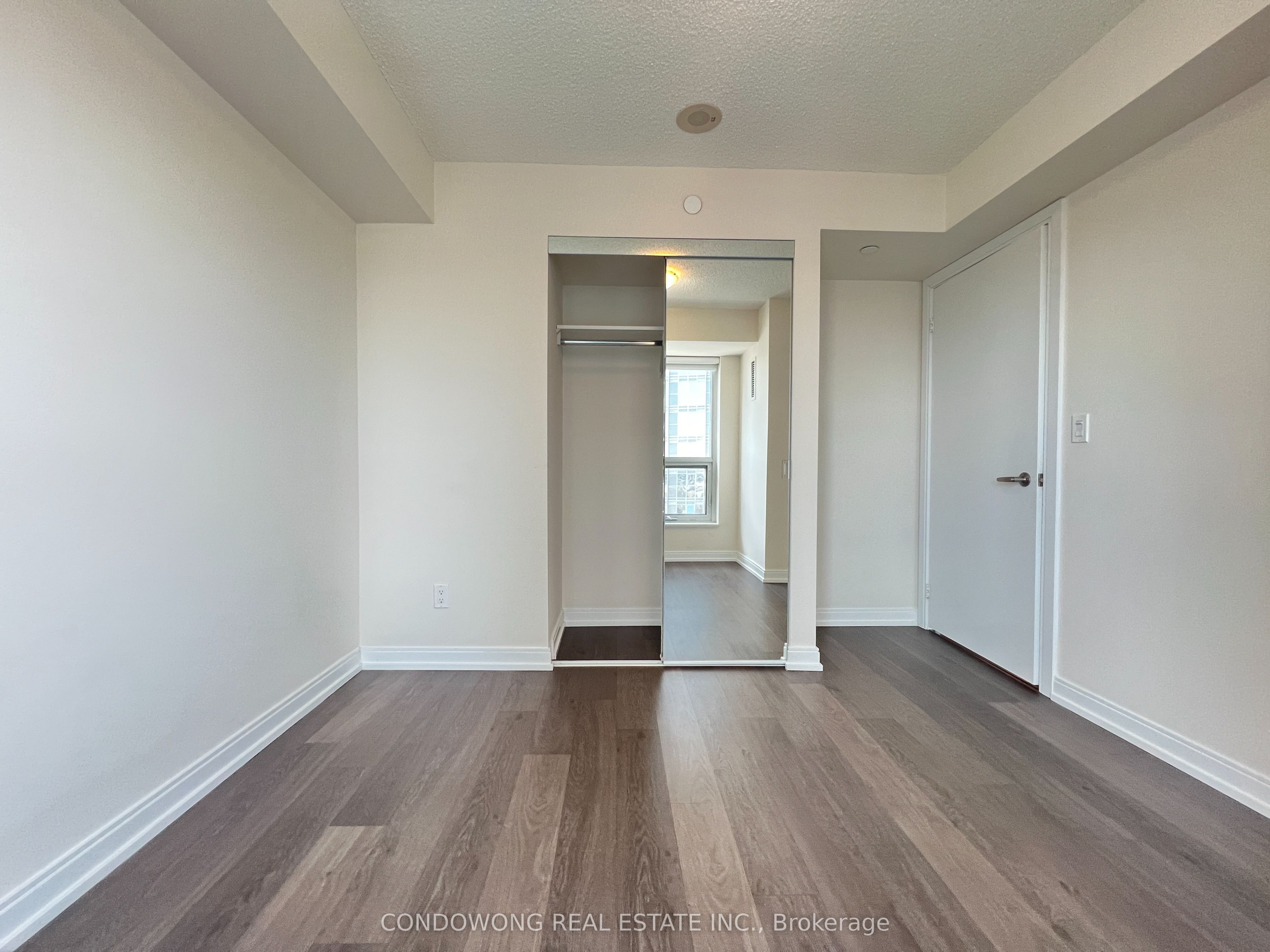 255 Village Green Square 1701 Property Photo 4